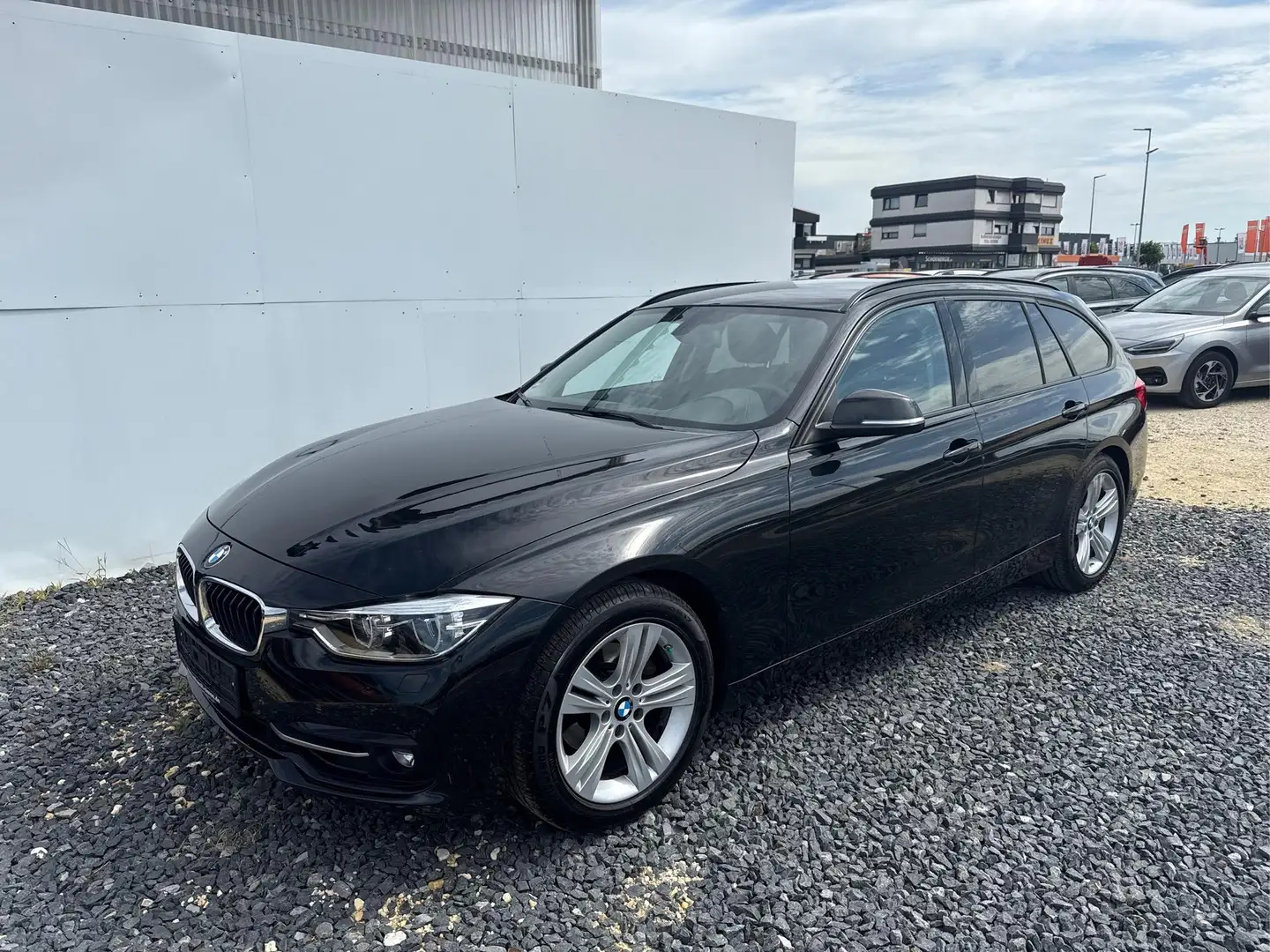 BMW 320 Touring SPORTLINE 320i AUT NAVI LED 2.0 135kw/1... Zwart - 1