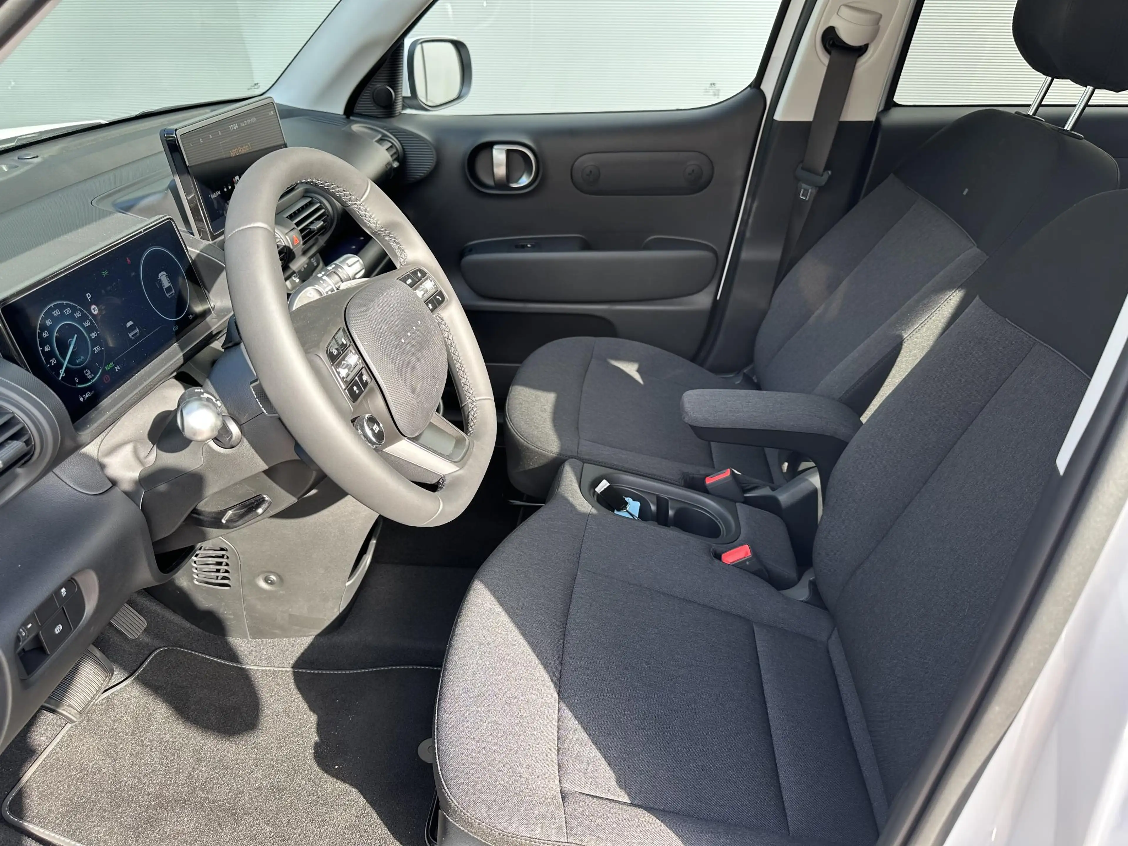 Hyundai Inster Evolve 49 kWh Navigatie / Achteruitrijcamera / App — photo 5