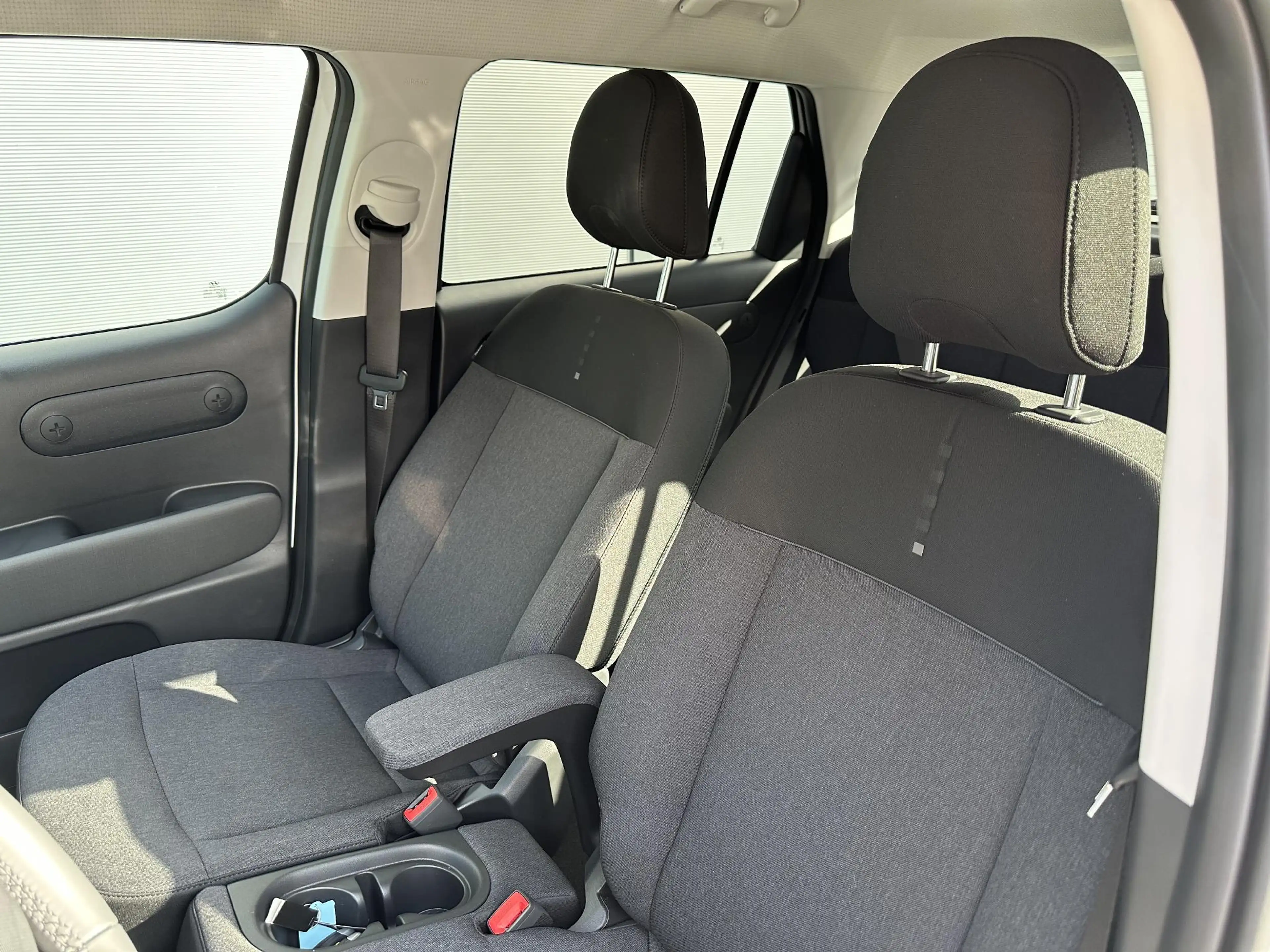 Hyundai Inster Evolve 49 kWh Navigatie / Achteruitrijcamera / App — photo 21