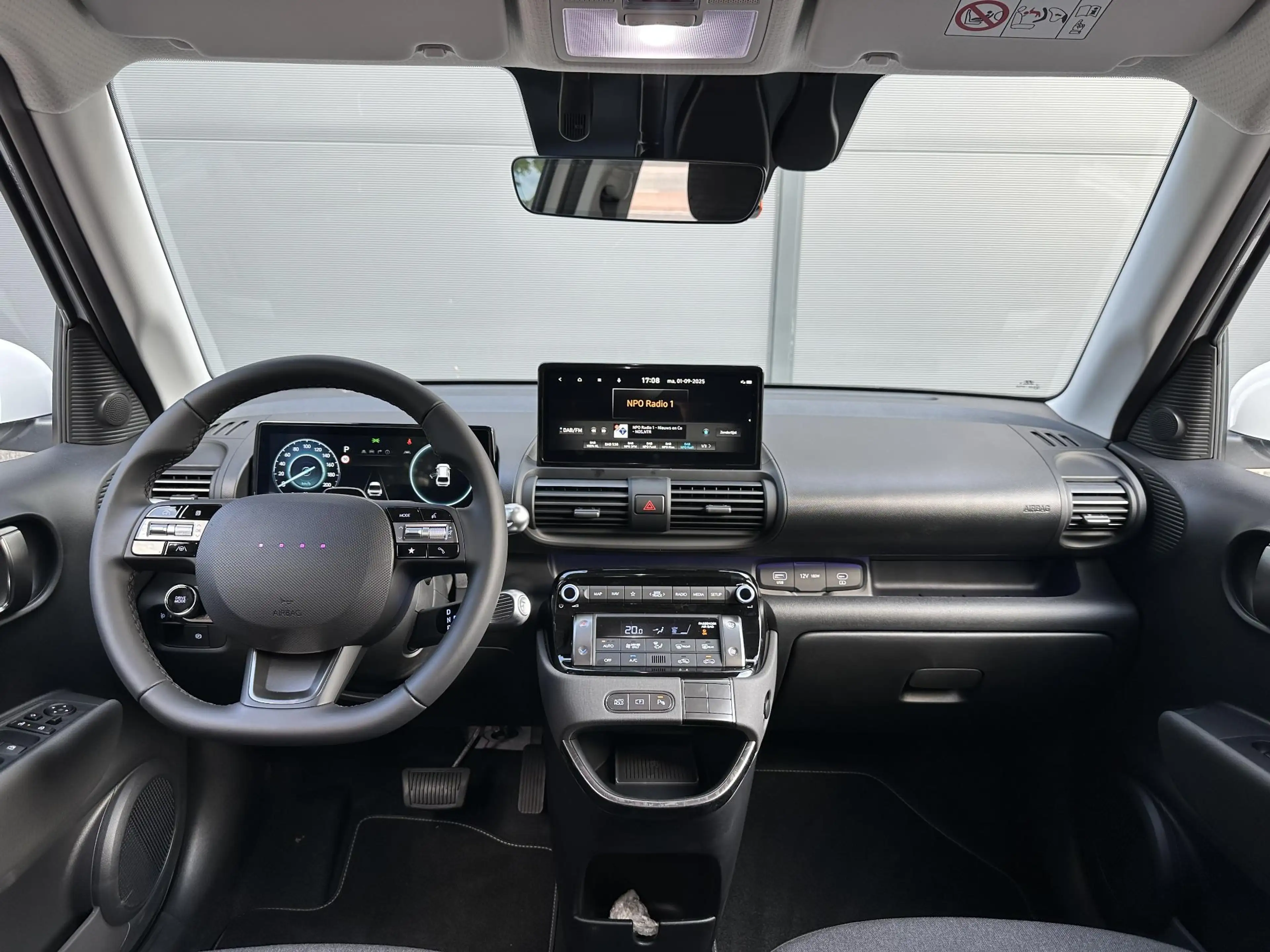 Hyundai Inster Evolve 49 kWh Navigatie / Achteruitrijcamera / App — photo 2
