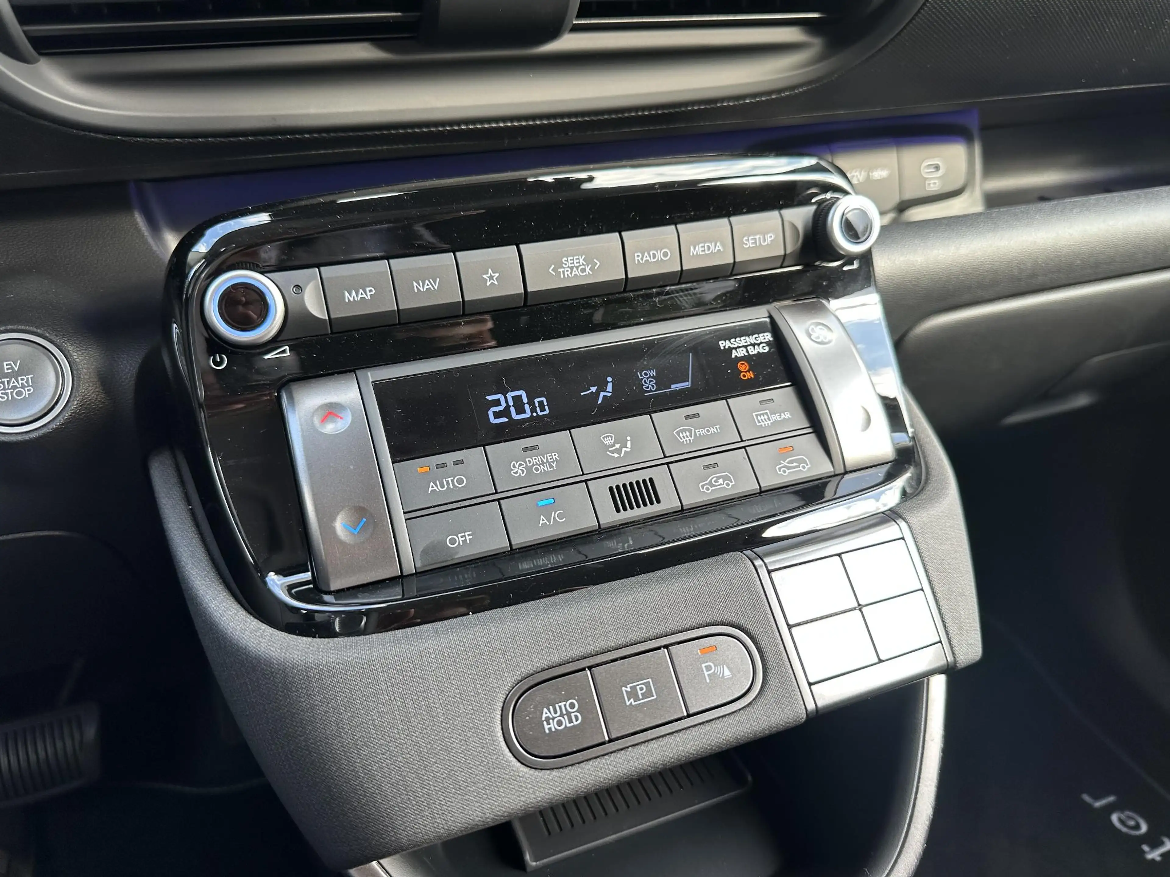 Hyundai Inster Evolve 49 kWh Navigatie / Achteruitrijcamera / App — photo 4