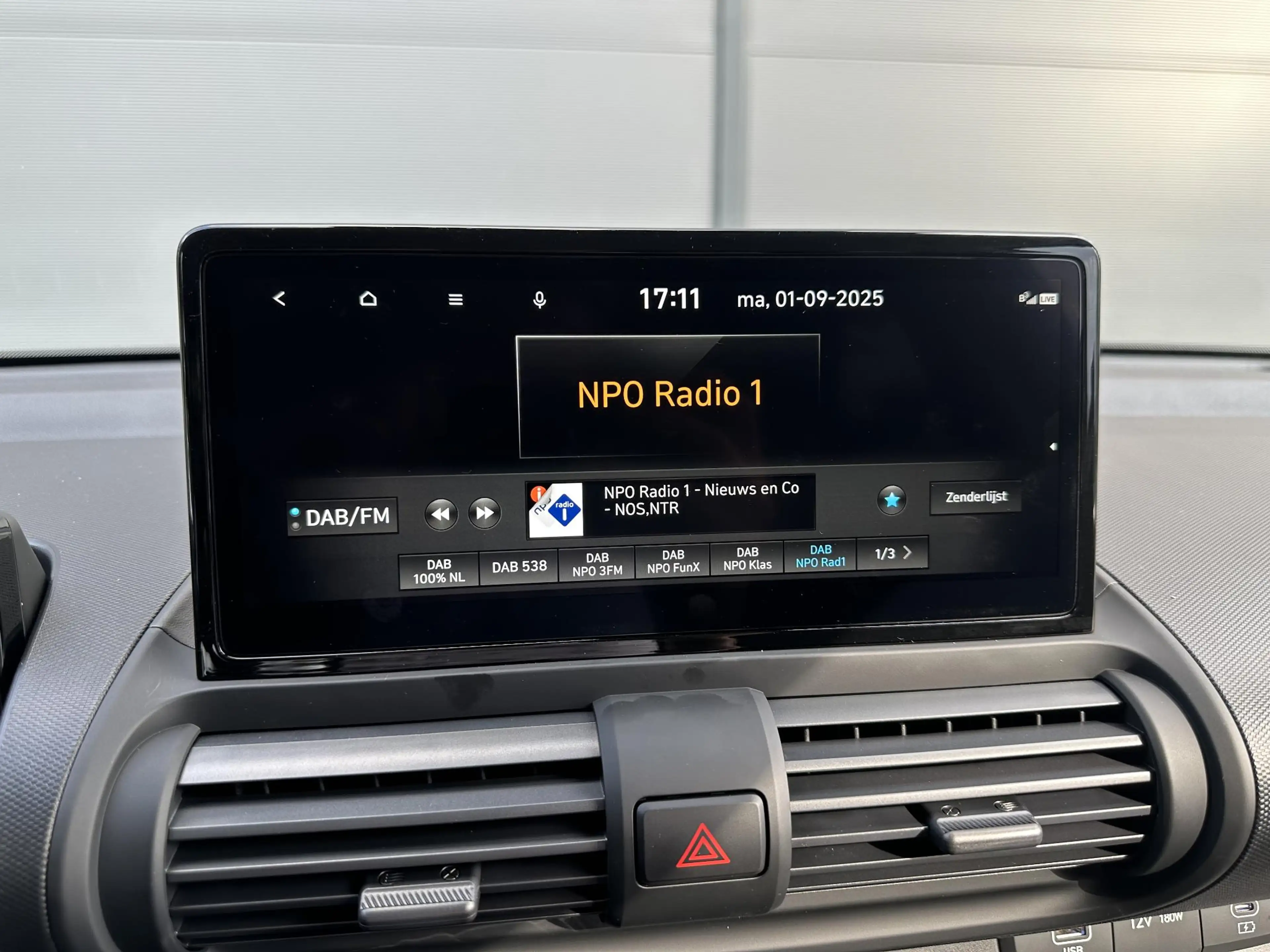 Hyundai Inster Evolve 49 kWh Navigatie / Achteruitrijcamera / App — photo 13