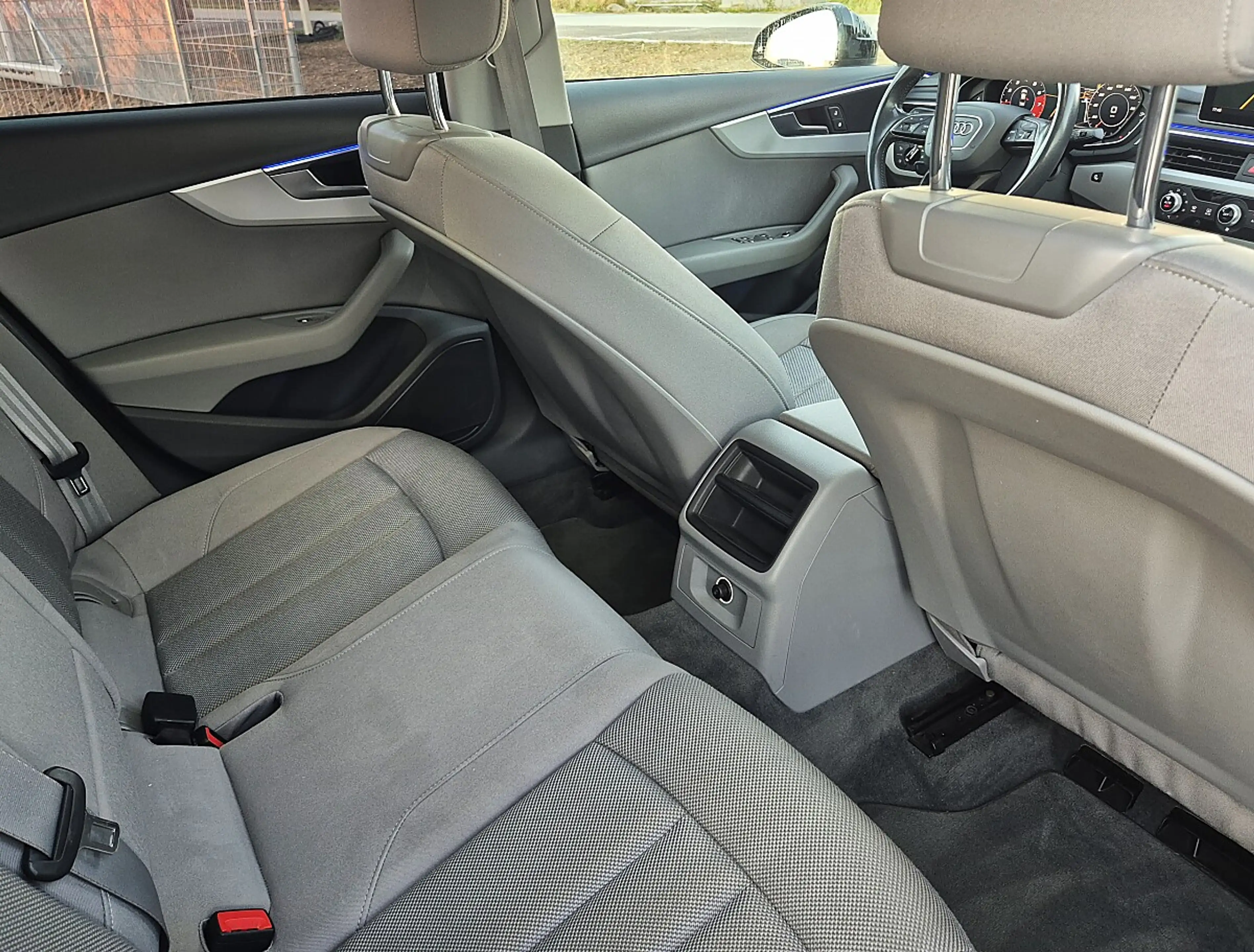 Audi A4 1,4 TFSI Design S-tronic — photo 13
