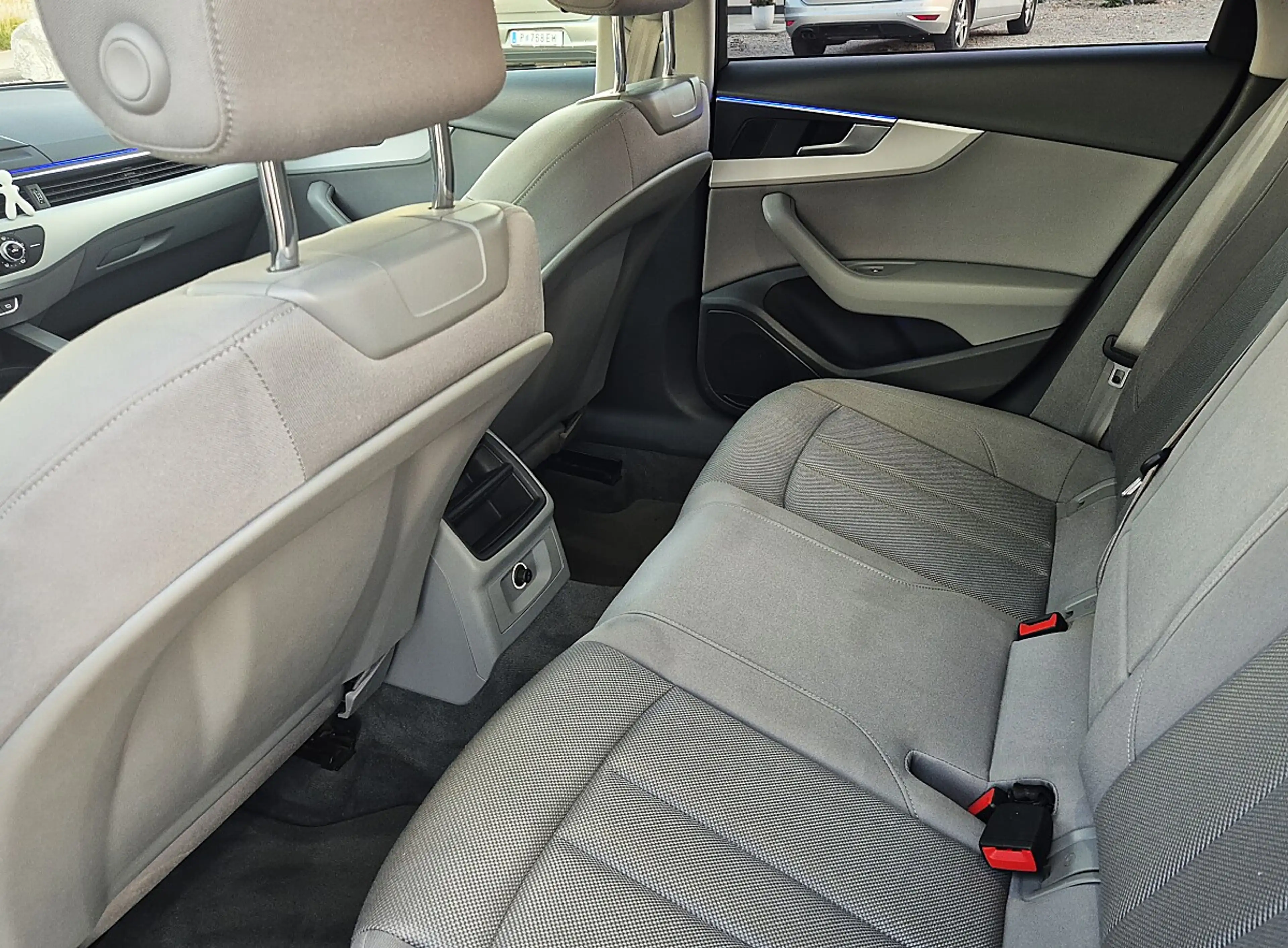 Audi A4 1,4 TFSI Design S-tronic — photo 12
