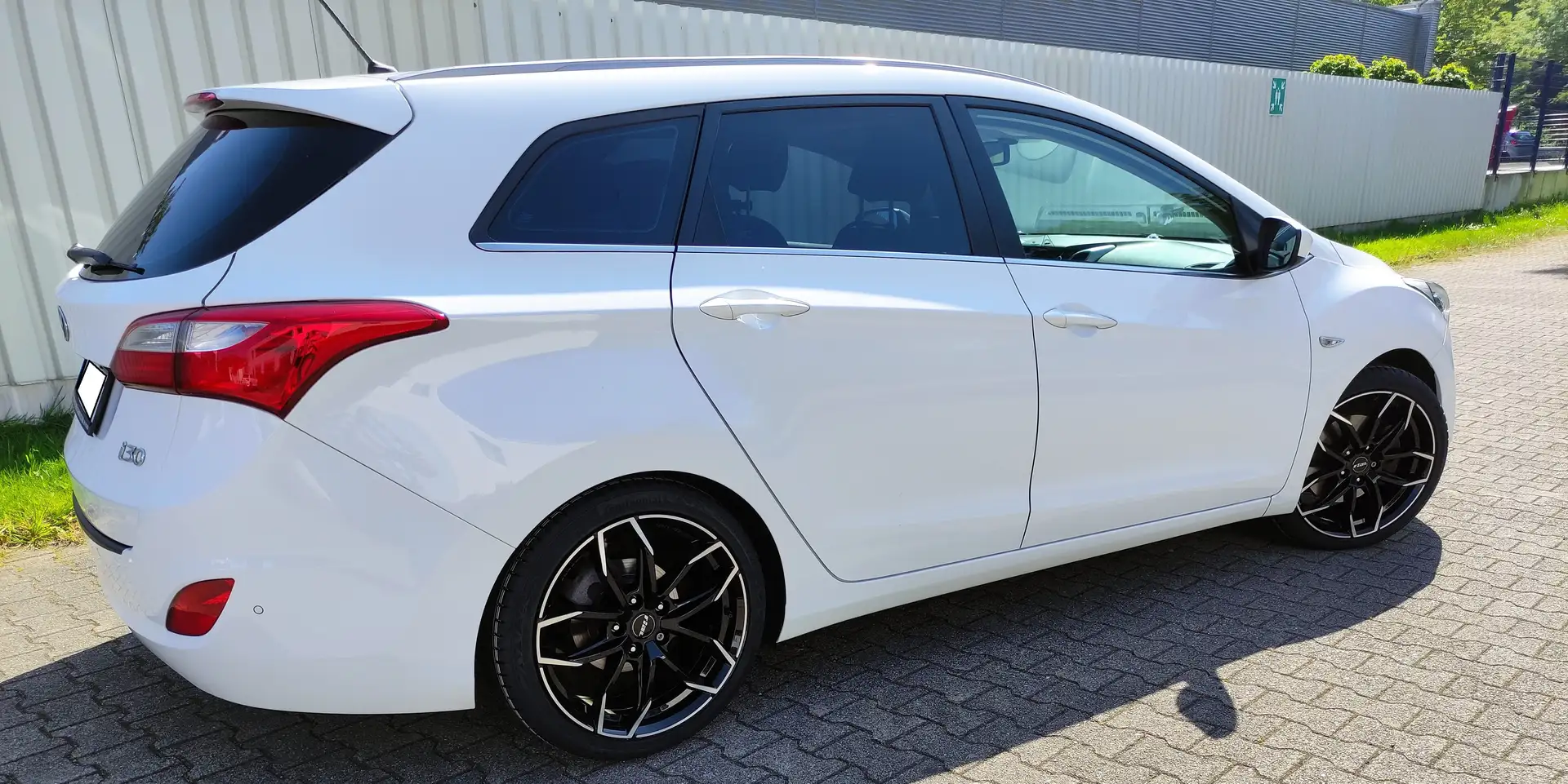 Hyundai i30 blue Trend - Klima, SHZ, Kamera, Navi, LED Weiß - 1