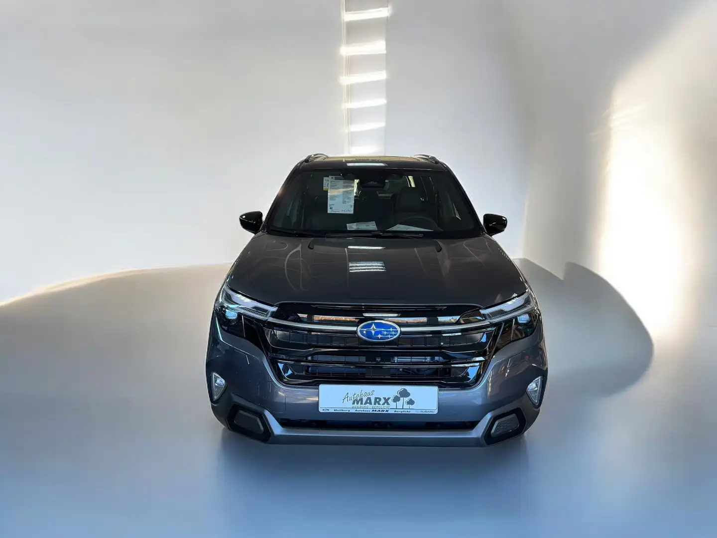 Subaru Forester 2.0ie AWD Platinum Grau - 2