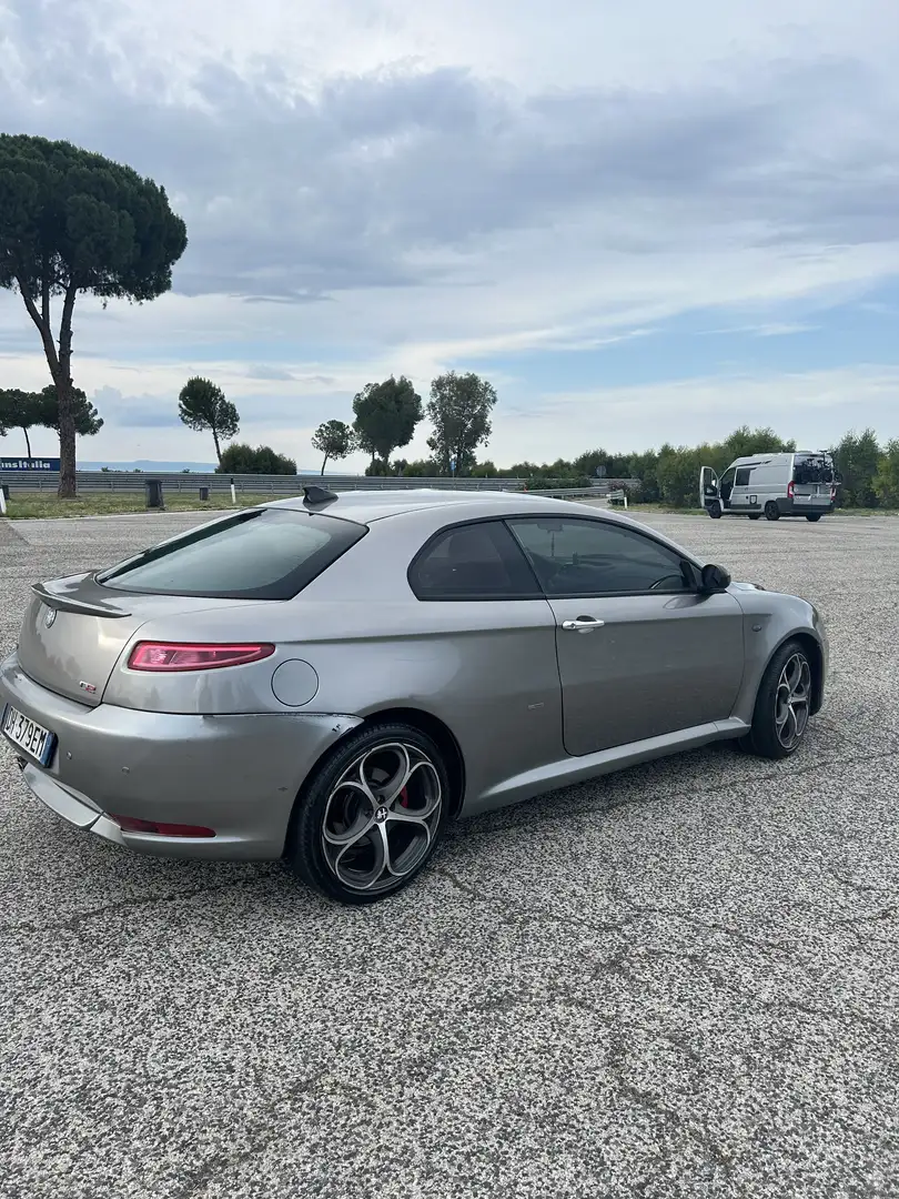 Alfa Romeo GT 1.9 jtd mjt Distinctive - 1
