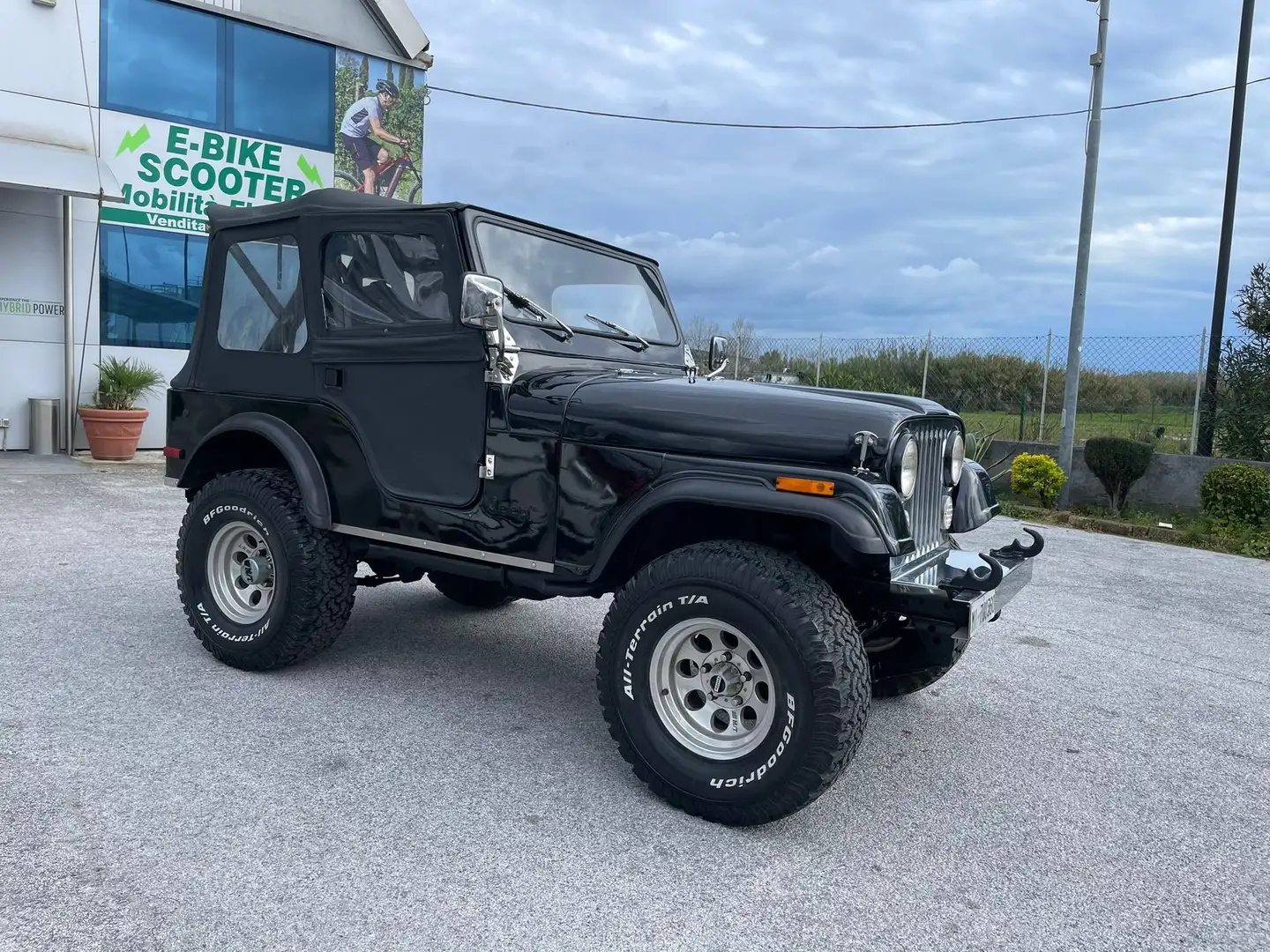 Jeep CJ-5 5000 V8 ILMITO! Negro - 1