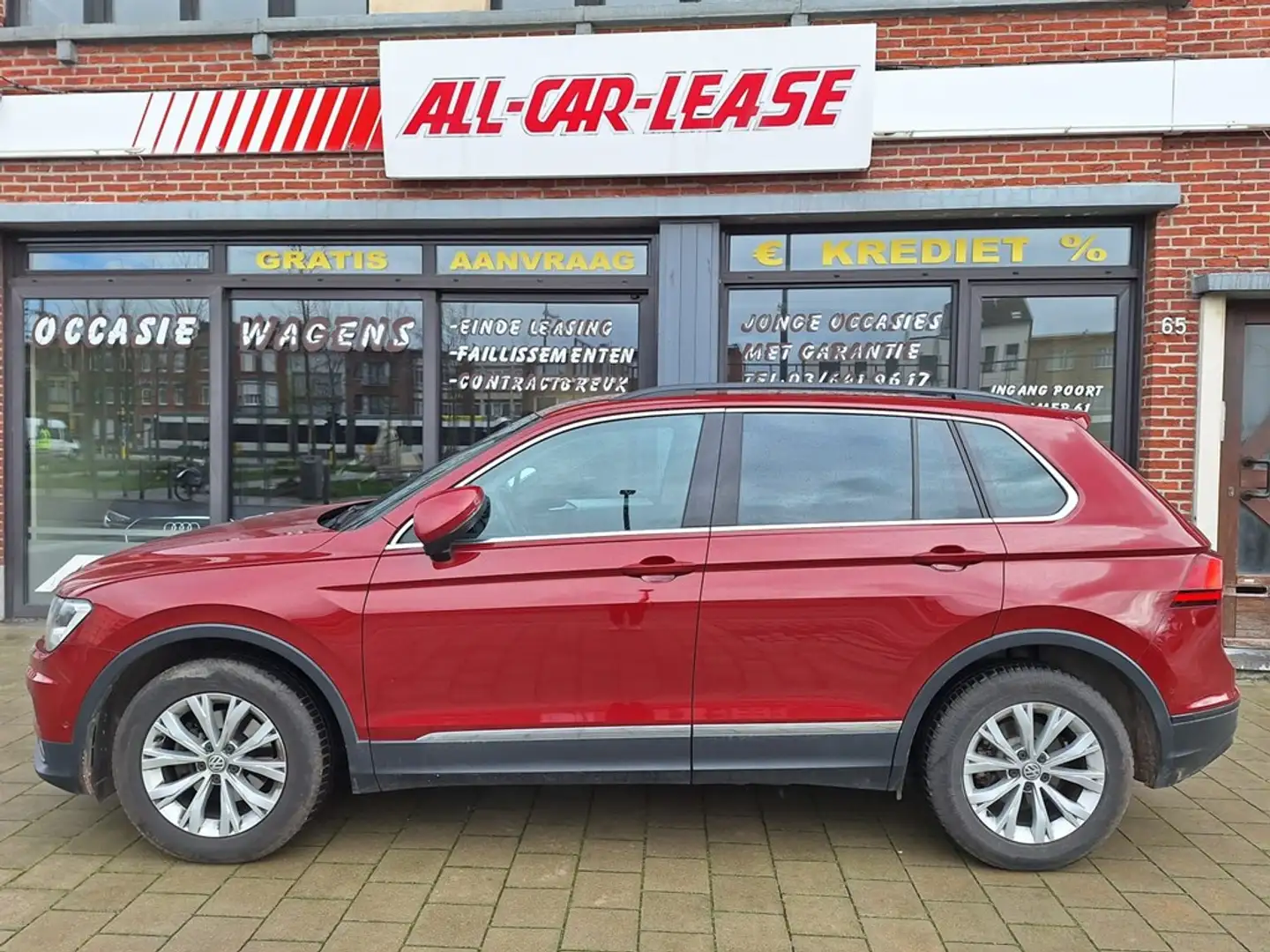 Volkswagen Tiguan Comfortline / 5d / 130PK / BENZINE / 4X4 Rot - 1