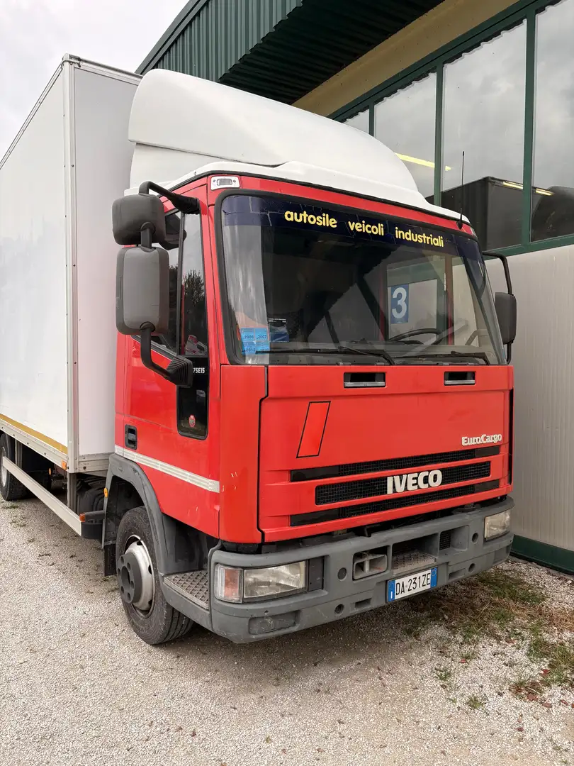 Iveco Eurocargo Червоний - 1