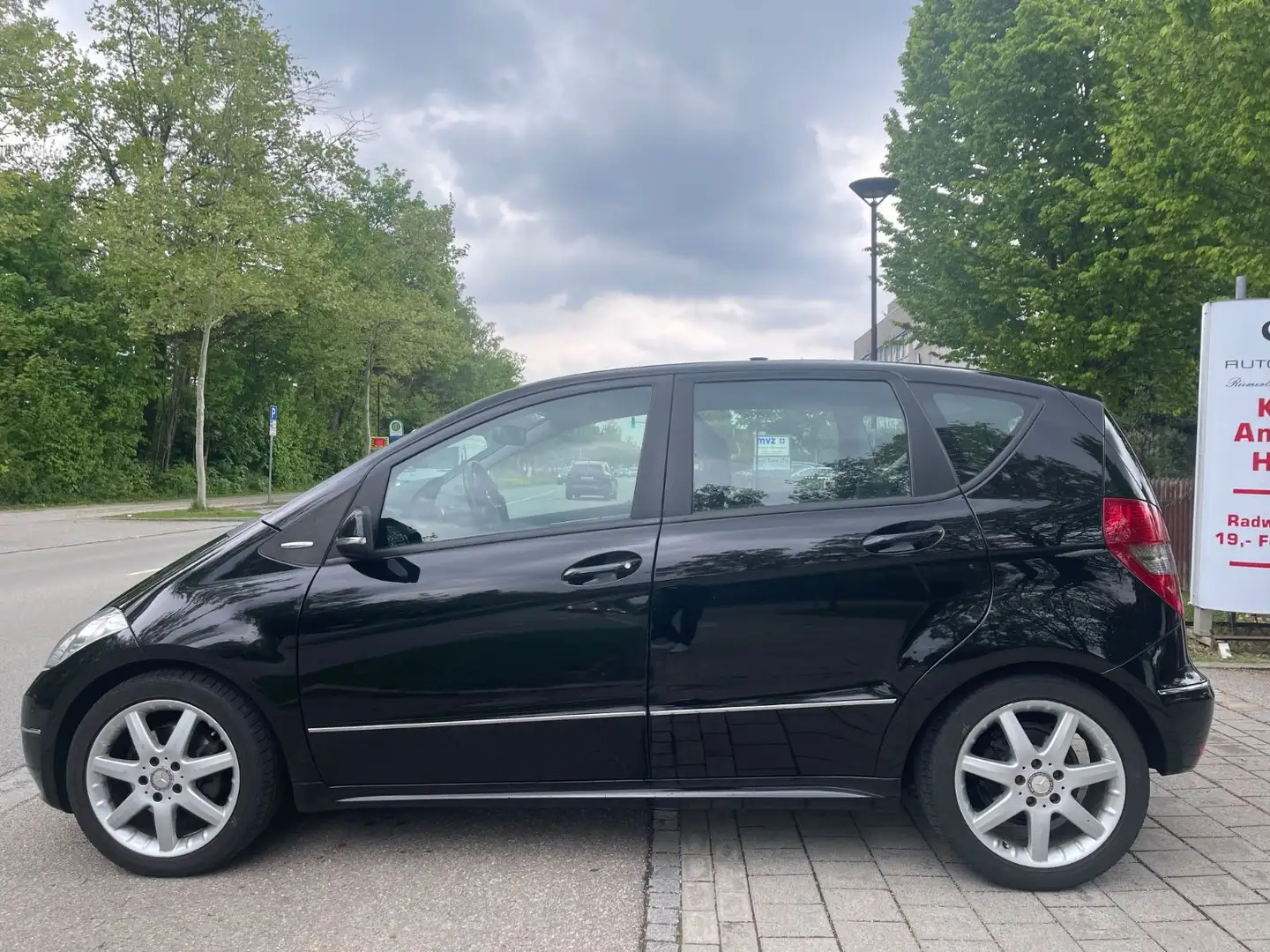 Mercedes-Benz A 200 Avantgarde Schwarz - 2