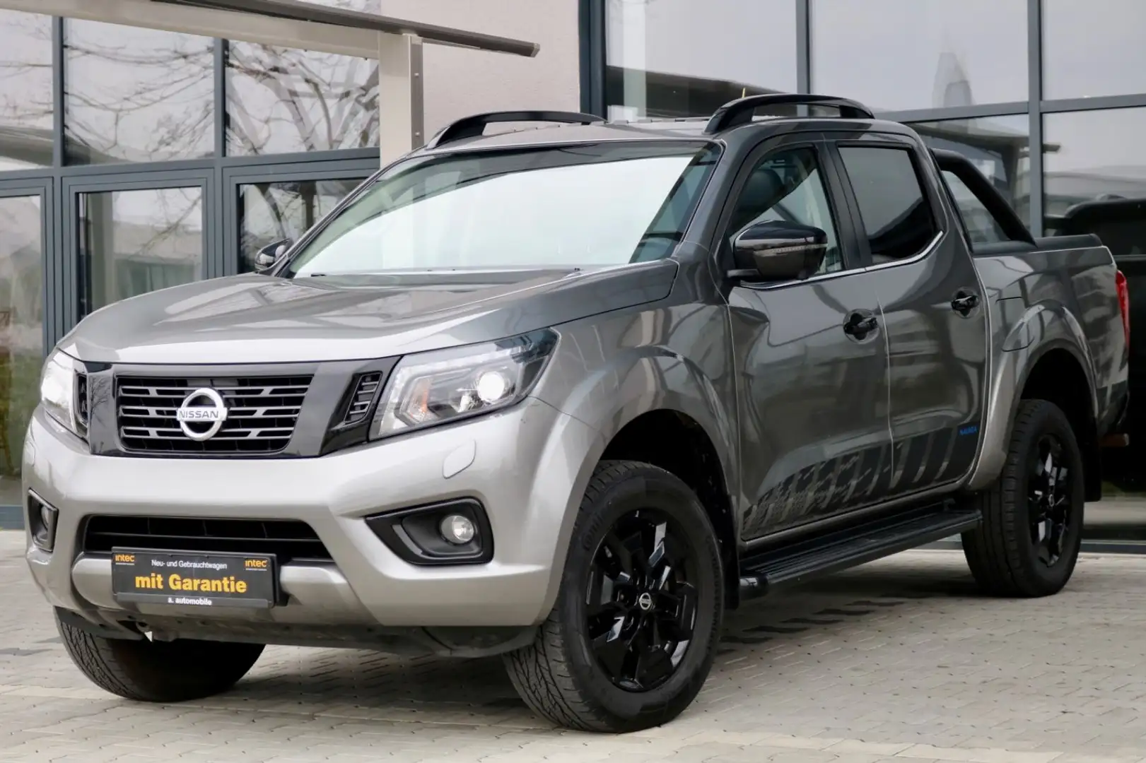 Nissan Navara NP300 N-Guard Double Cab 4x4/360°/LEDER Braun - 1