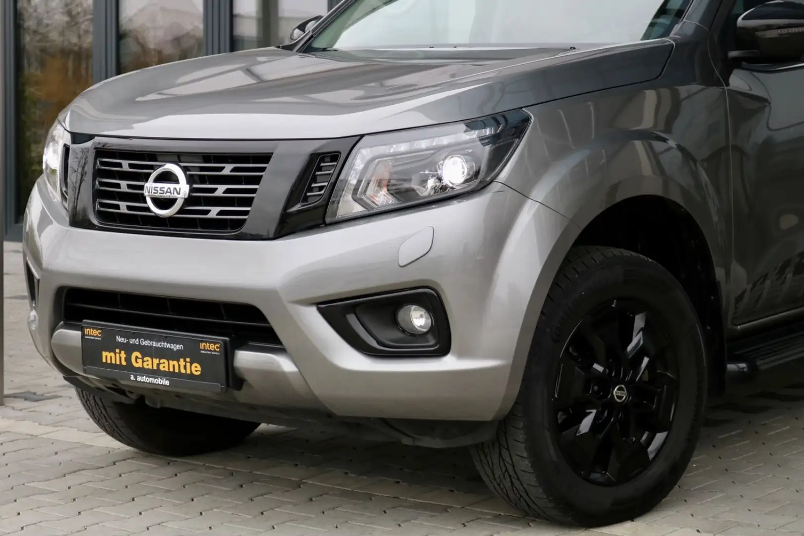 Nissan Navara NP300 N-Guard Double Cab 4x4/360°/LEDER Braun - 2