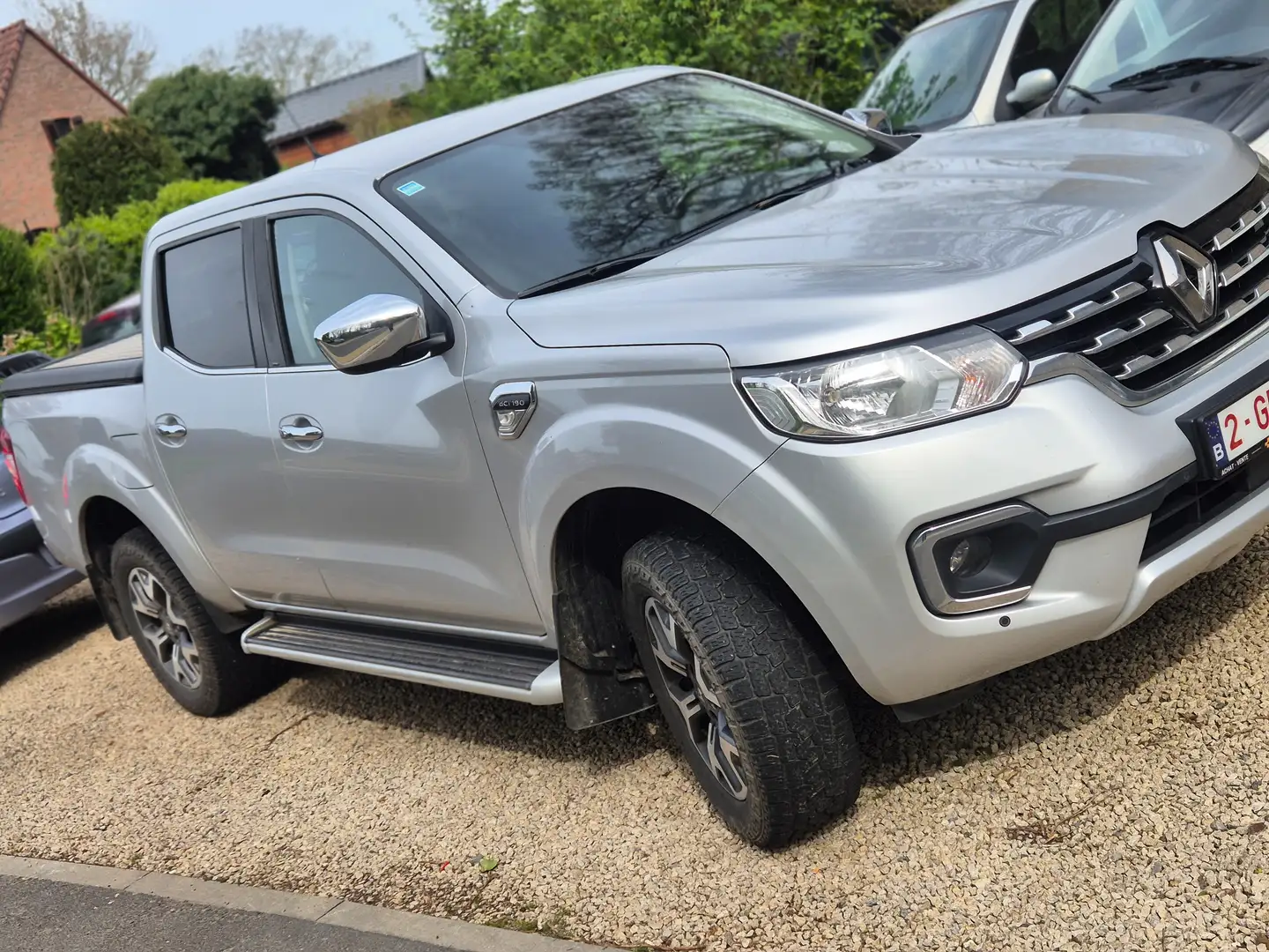 Renault Alaskan 2.3 dCi Energy 4x4 Denali Aut Plateado - 2