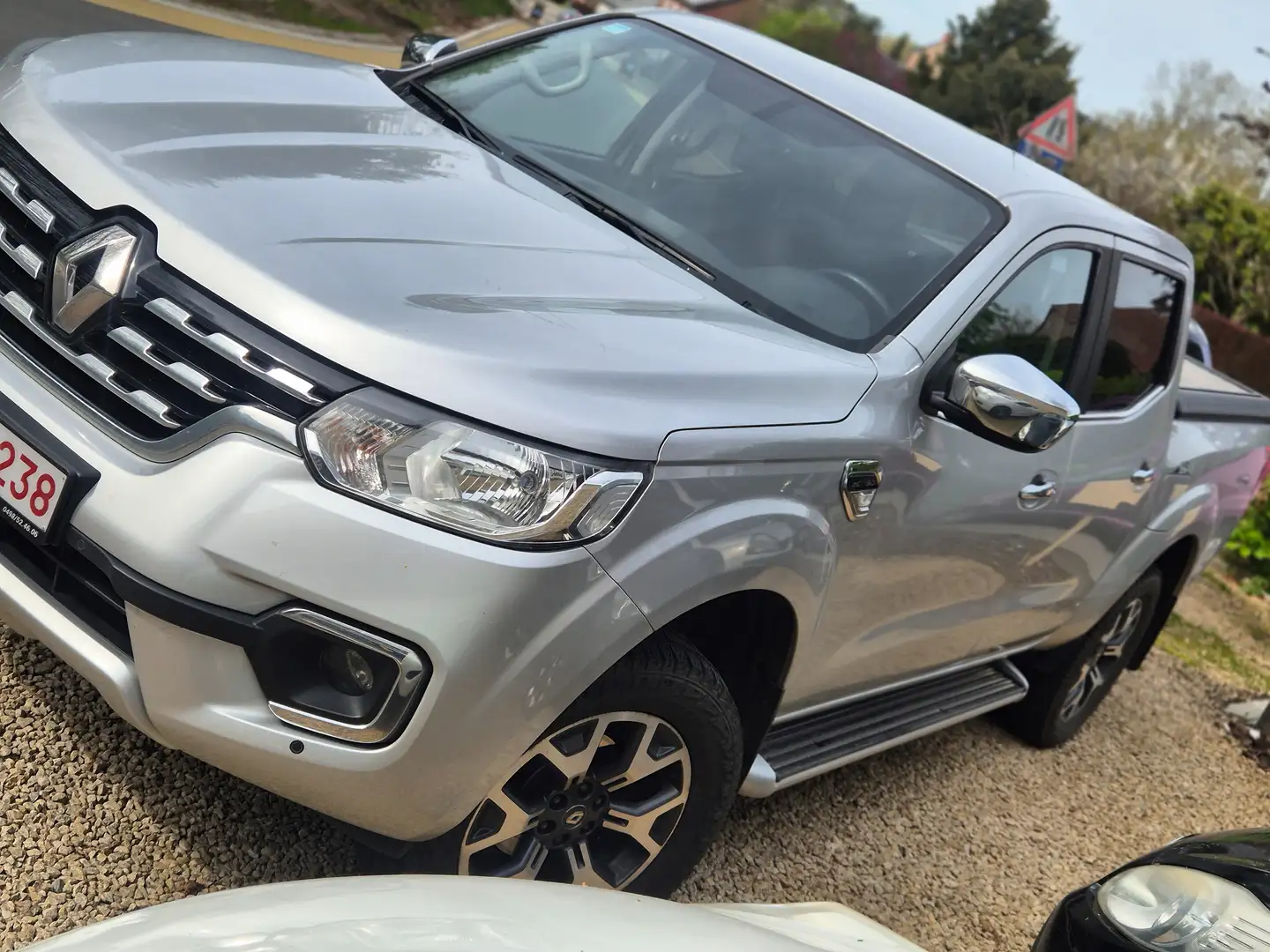 Renault Alaskan 2.3 dCi Energy 4x4 Denali Aut Plateado - 1