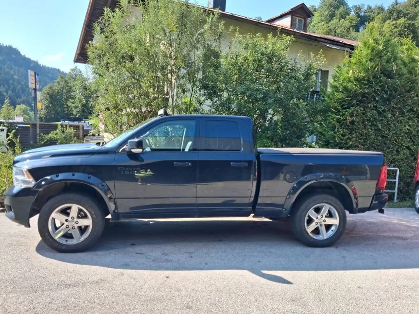 Dodge RAM 1500 Laramie Quad Cab Schwarz - 2