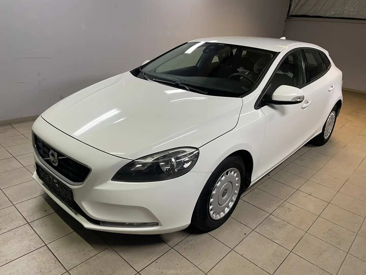 Volvo V40 Basis Weiß - 1