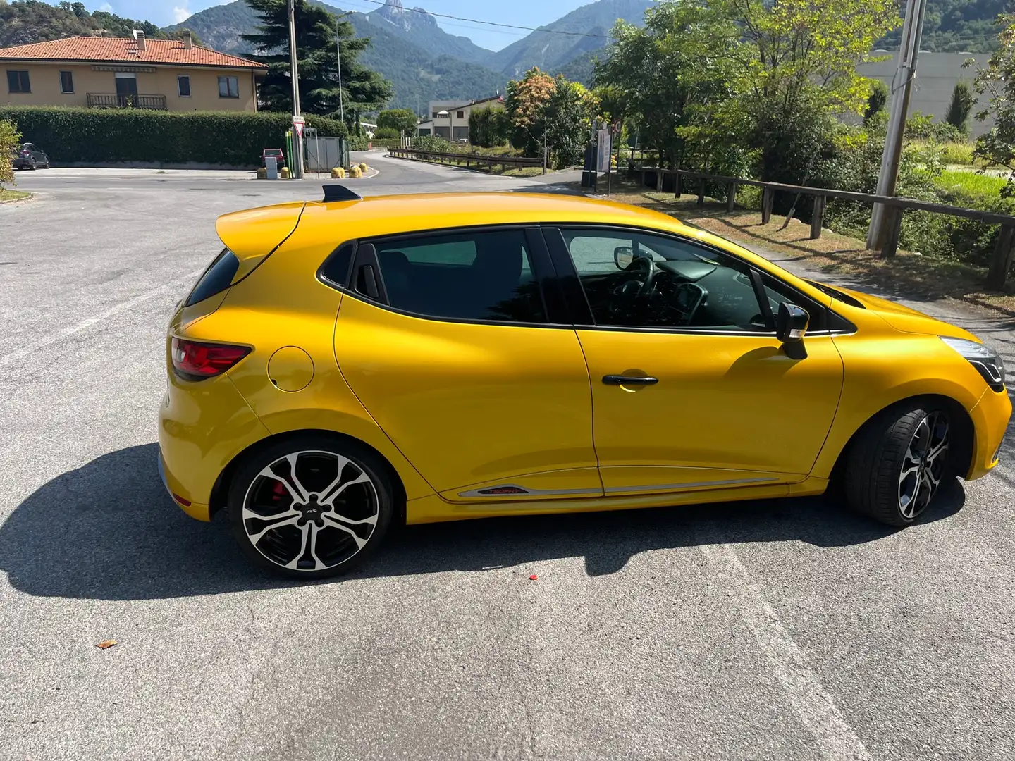Renault Clio 5p 1.6 RS Trophy 220cv edc Giallo - 2
