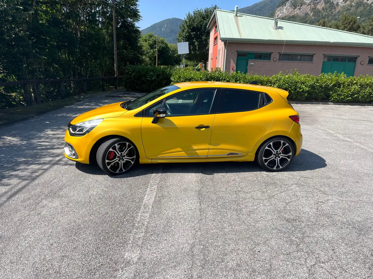Renault Clio 5p 1.6 RS Trophy 220cv edc Giallo - 1