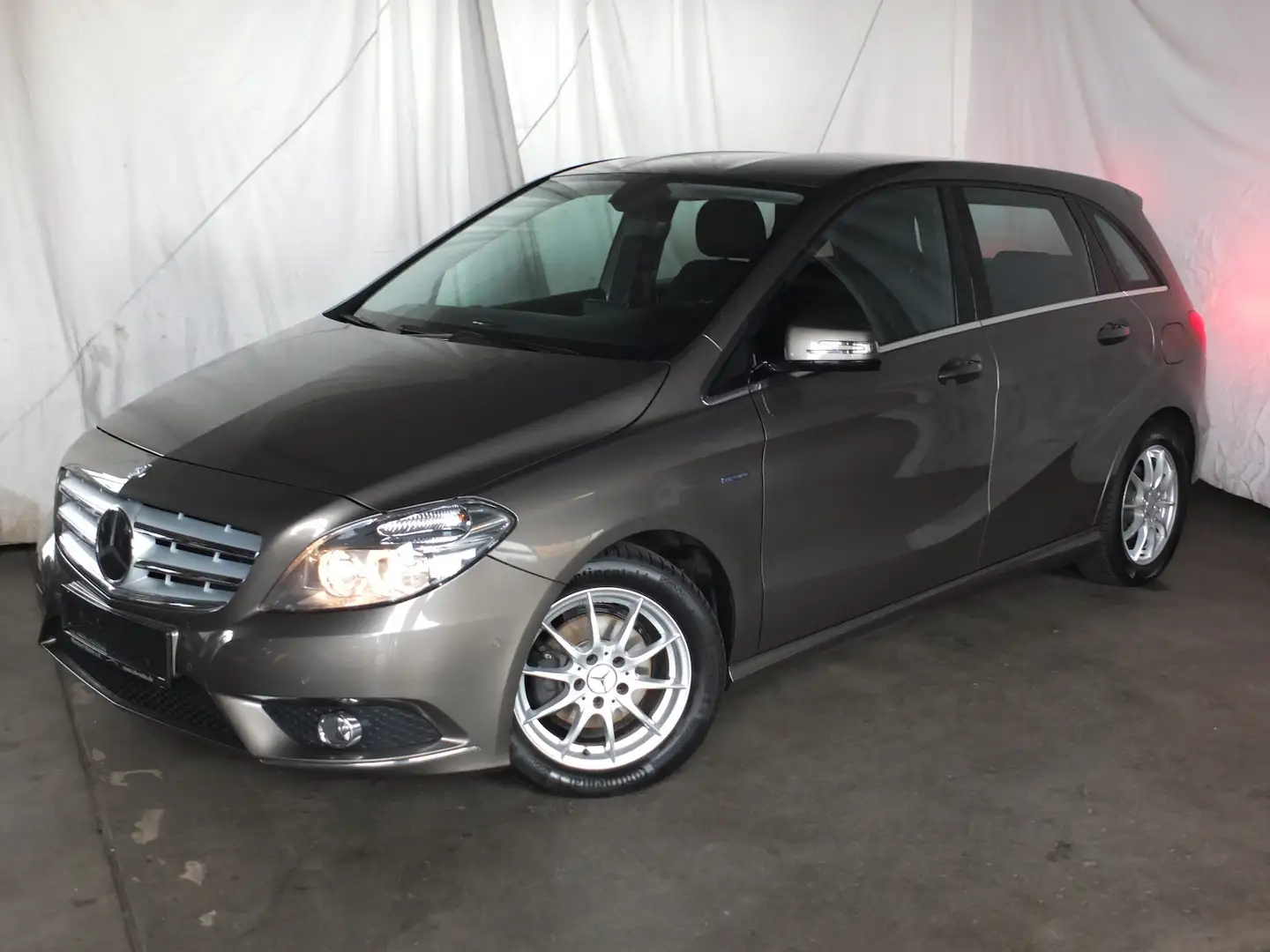 Mercedes-Benz B 180 NAVI START-STOP LED PARKASISSTENT SHZ Grau - 1