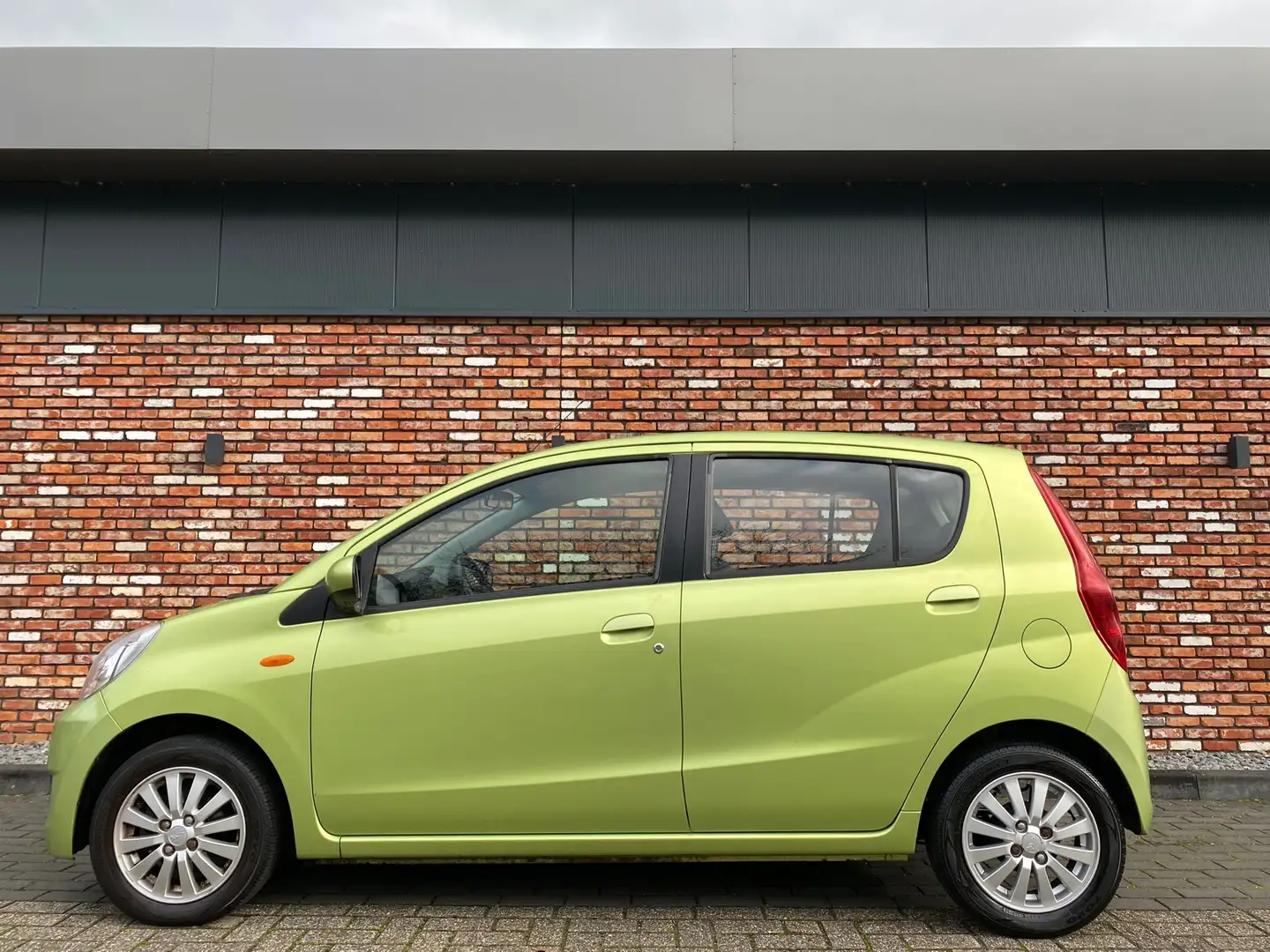 Daihatsu Cuore 1.0 Trend Electr Pakket Airco Stuurbekr Groen - 2