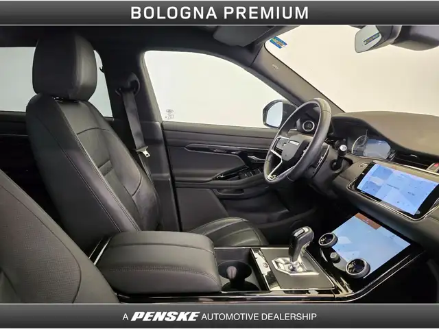 Land Rover Range Rover Evoque view 3