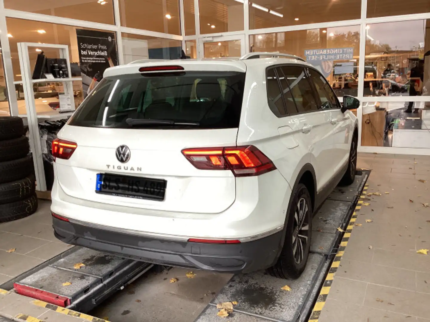 Volkswagen Tiguan United 1.5 TSI, NAVI, AHK, MATRIX, E-HKLA Weiß - 2