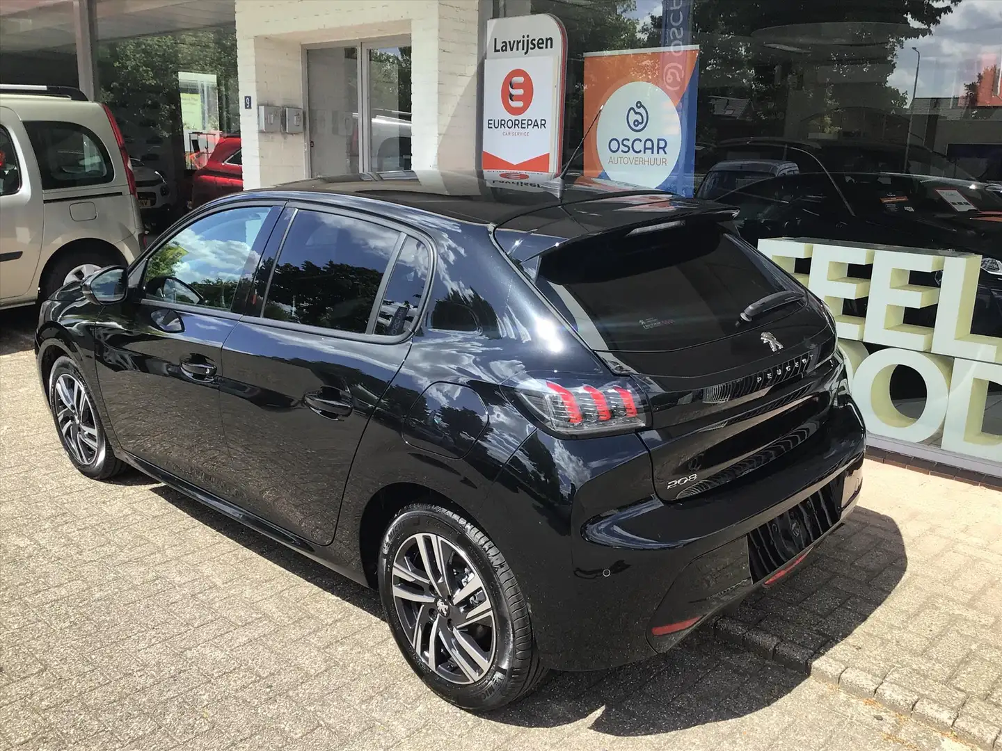 Peugeot 208 1.2 PureTech 100pk Allure Pack Zwart - 2