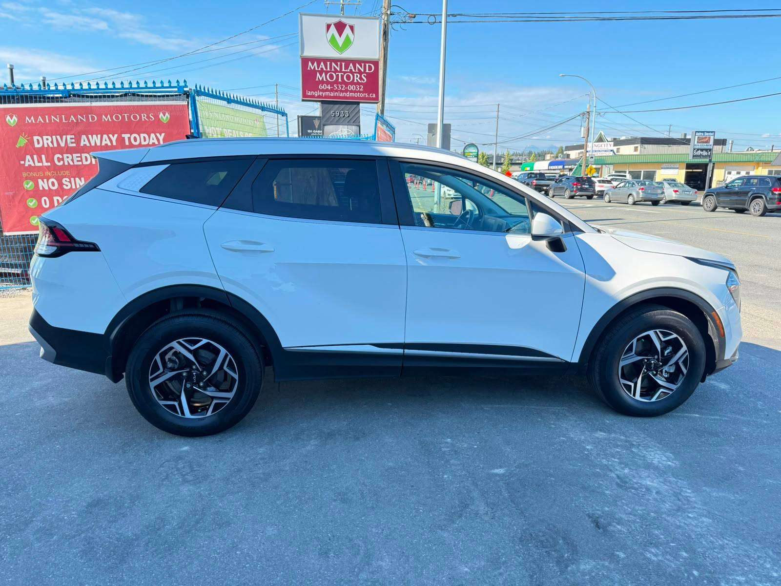 2023 Kia Sportage — view 4