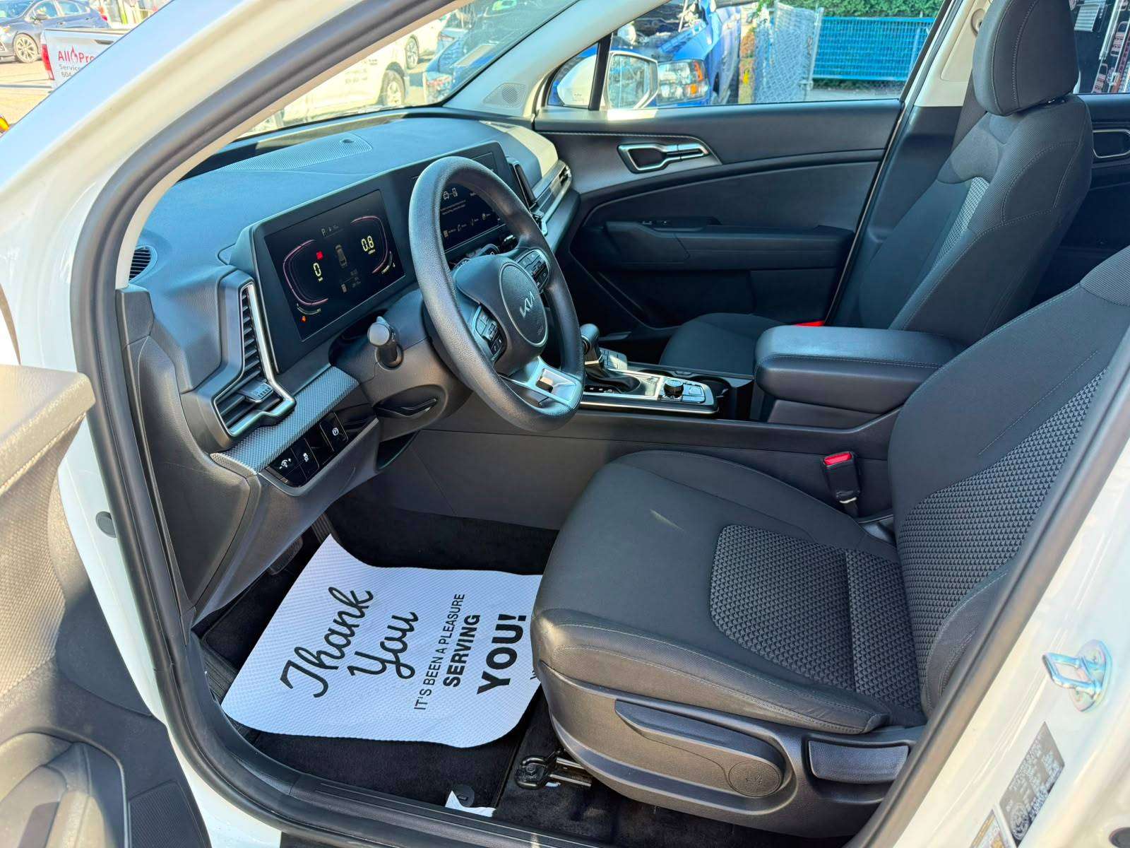 2023 Kia Sportage — view 9