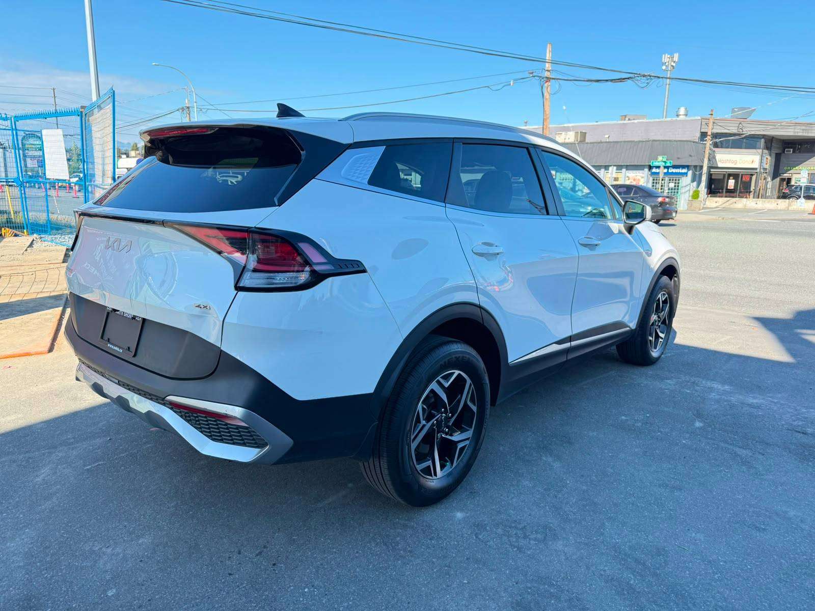 2023 Kia Sportage — view 5