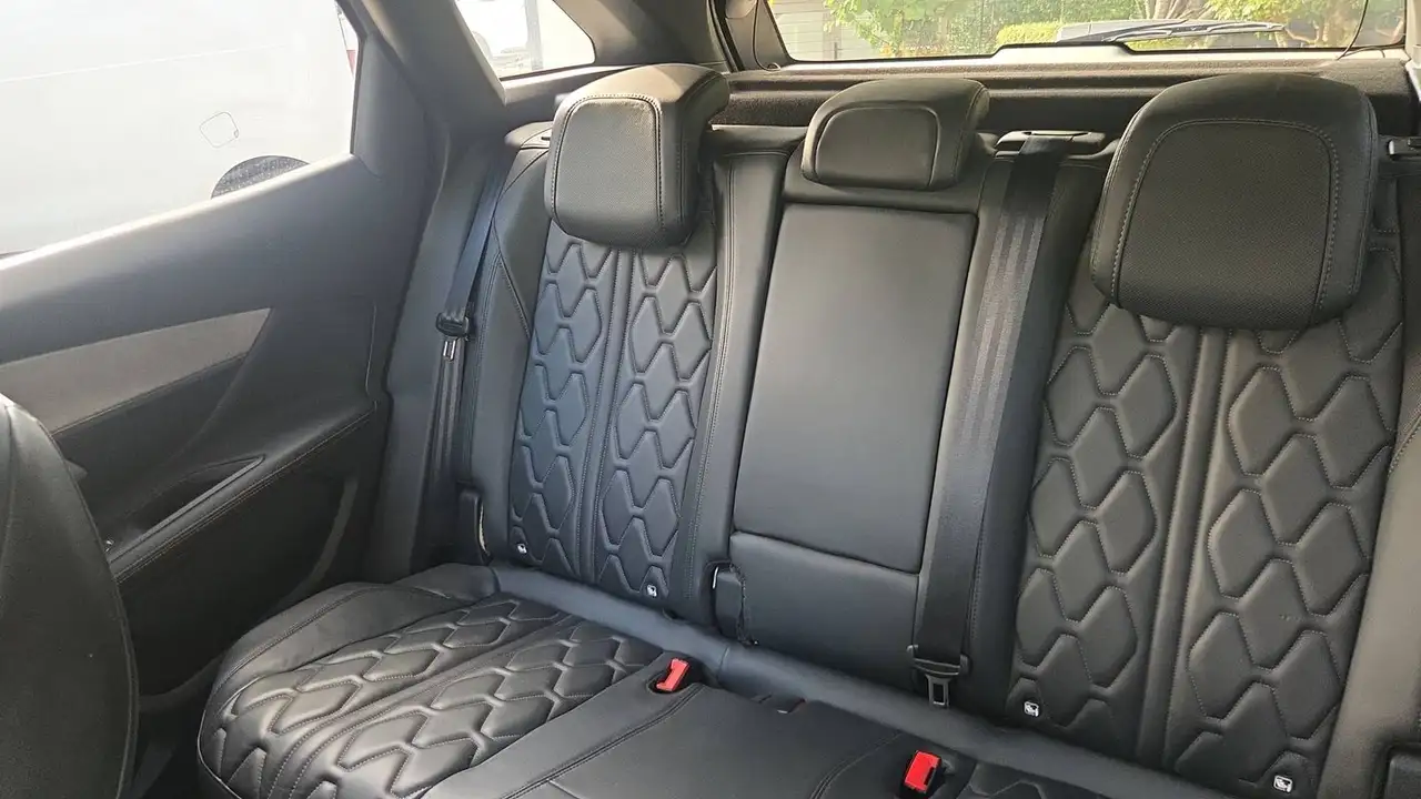 Peugeot 3008 3008 Plug-In Hybrid — photo 9