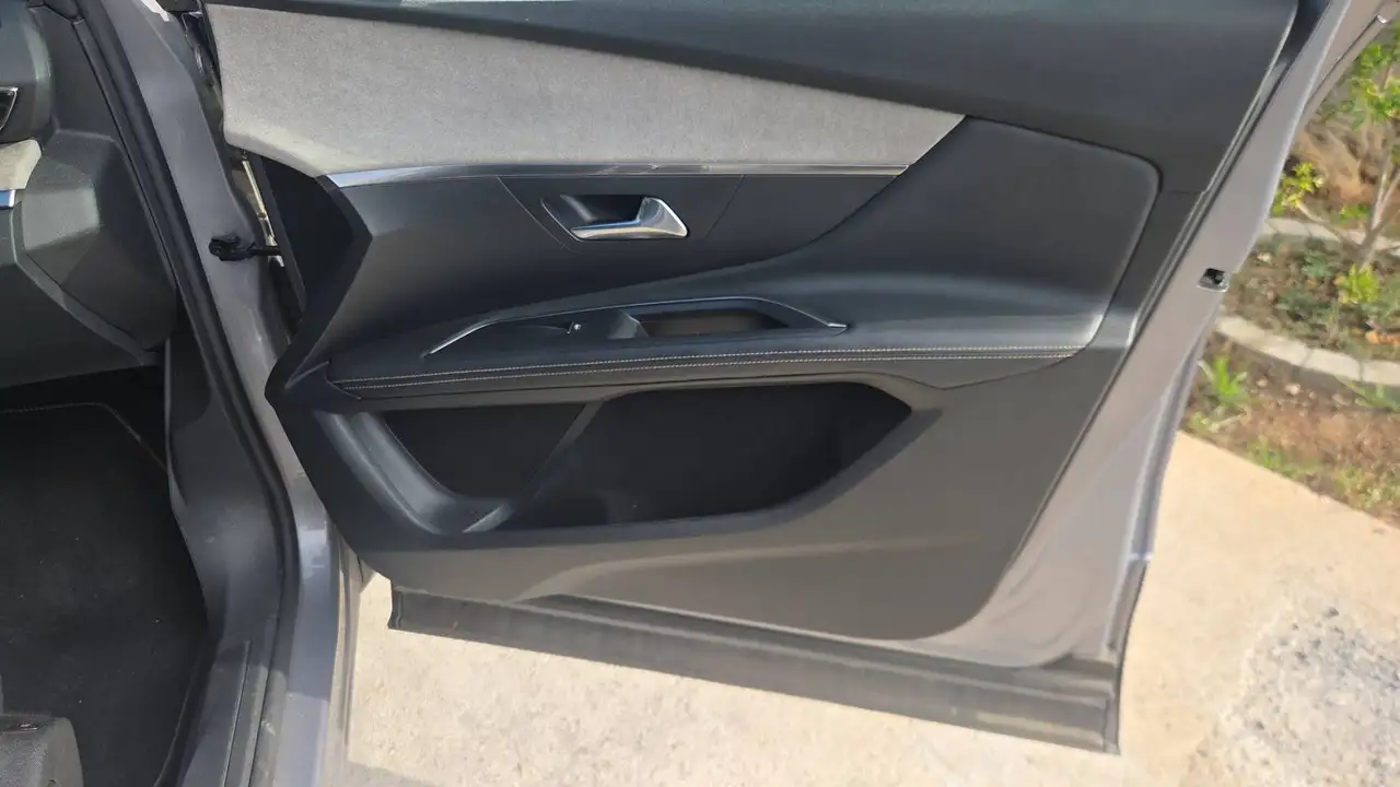 Peugeot 3008 3008 Plug-In Hybrid — photo 23