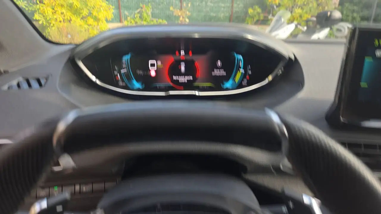 Peugeot 3008 3008 Plug-In Hybrid — photo 13