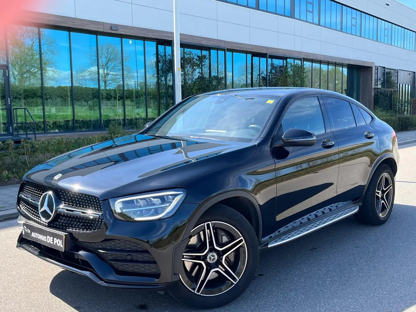 Mercedes-Benz GLC 200 Coupé 4MATIC AMG line Facelift afneembare trekhaak Zwart - 1