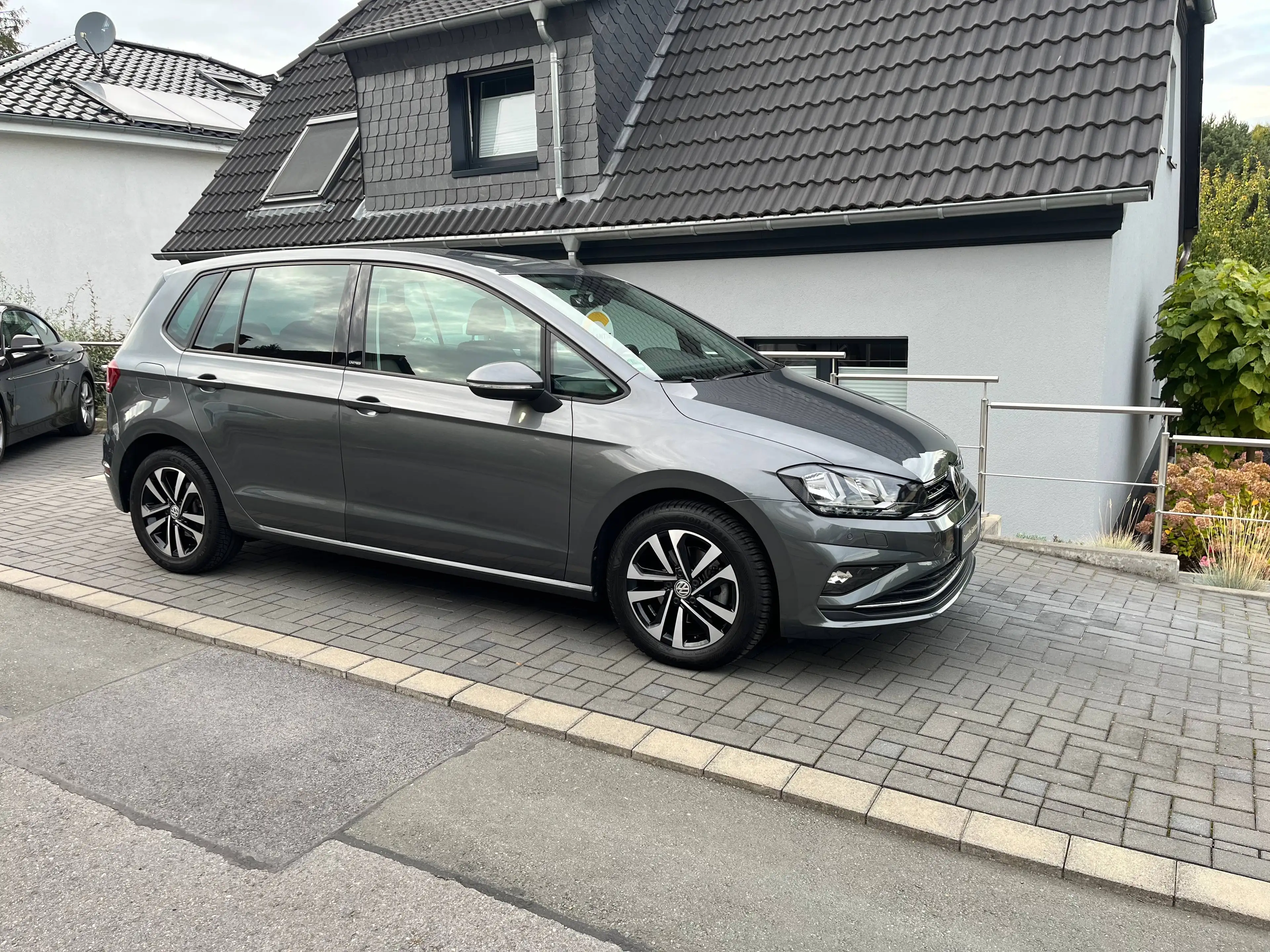 Volkswagen Golf Sportsvan 1.5 TSI United*DSG,Navi,App,AHK,SHZ,Alu,Scheckheft,1.Hand,TOP** — photo 3