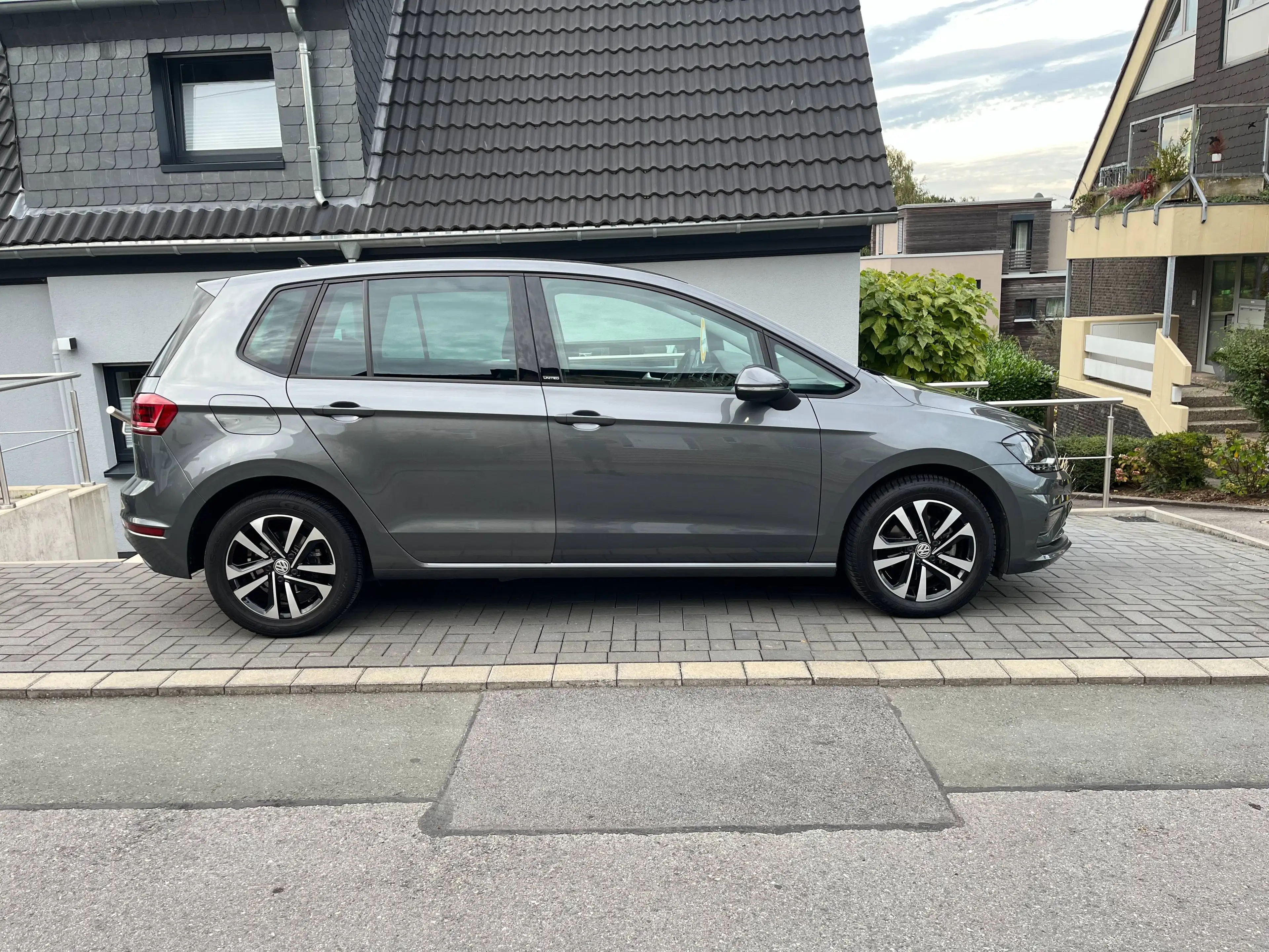 Volkswagen Golf Sportsvan 1.5 TSI United*DSG,Navi,App,AHK,SHZ,Alu,Scheckheft,1.Hand,TOP** — photo 4