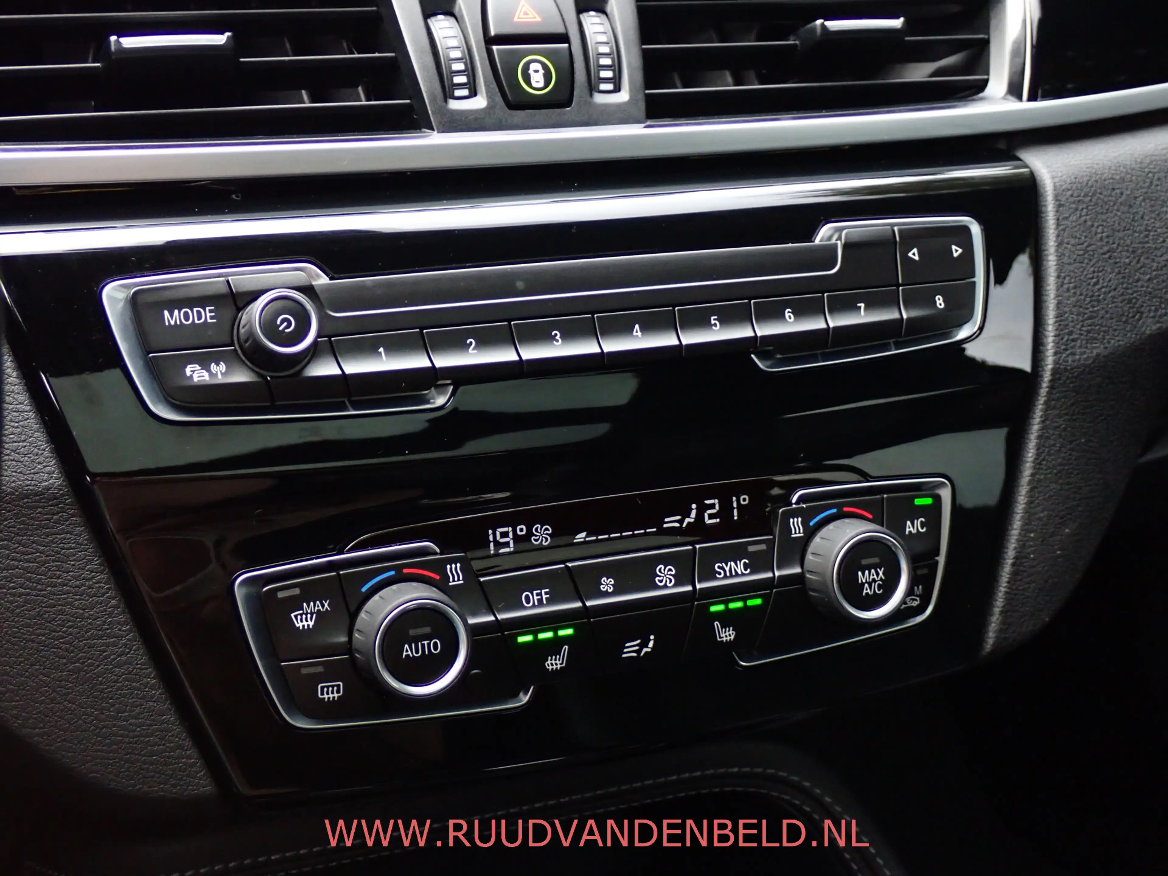 BMW X1 2.0i S-DRIVE PANODAK / CAMERA / HEAD-UP / SPORTLEE — photo 30