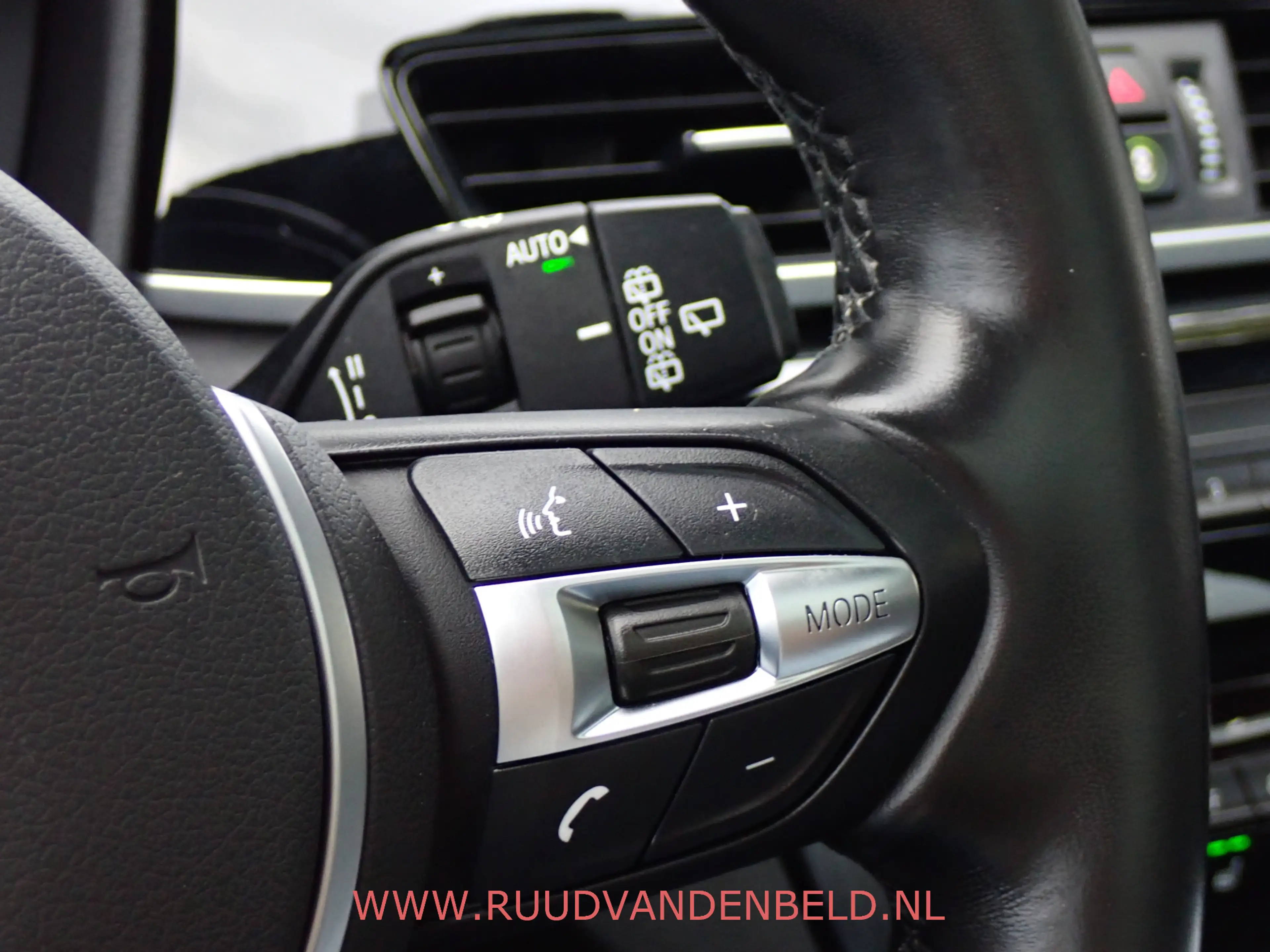 BMW X1 2.0i S-DRIVE PANODAK / CAMERA / HEAD-UP / SPORTLEE — photo 17