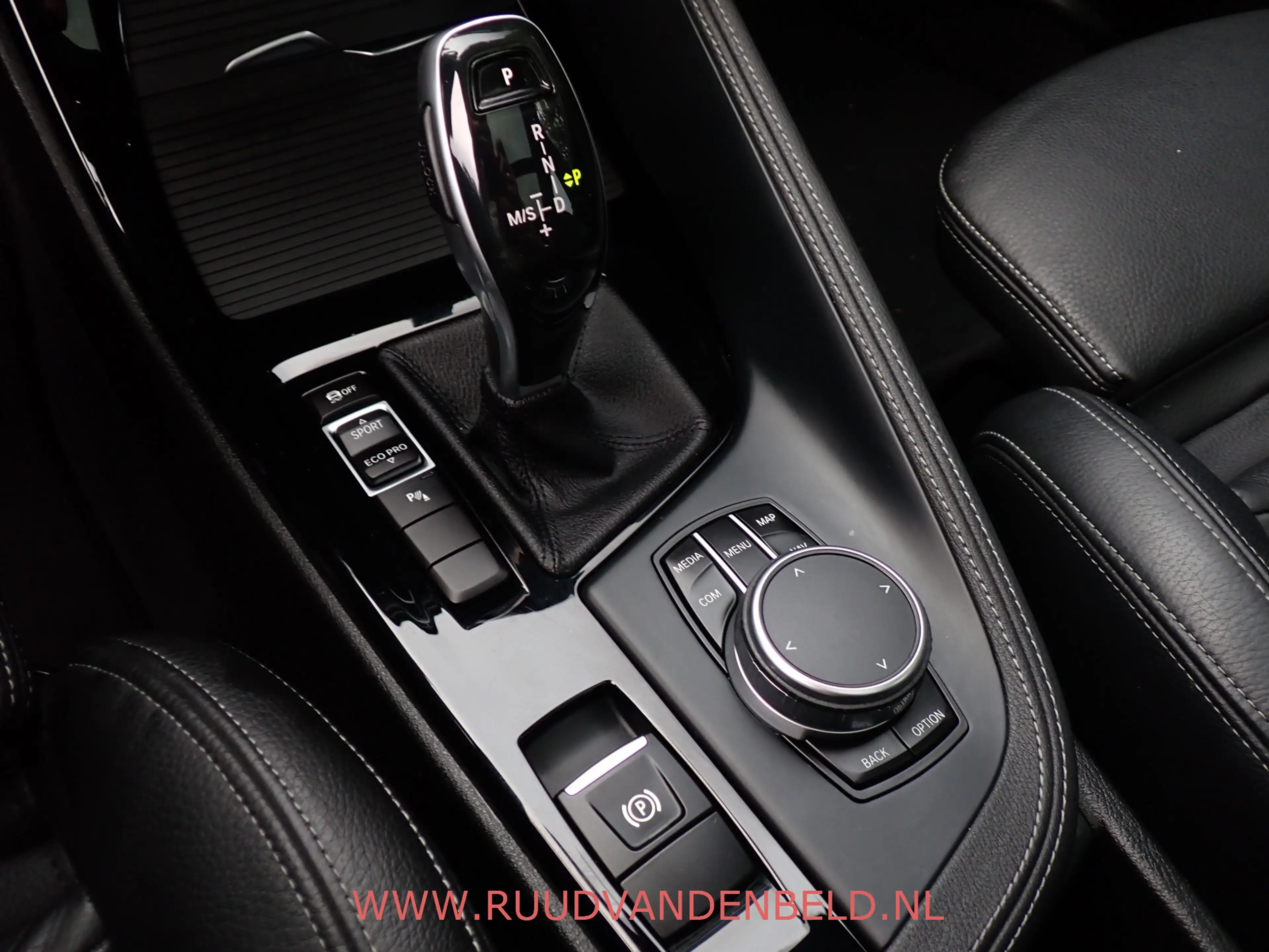 BMW X1 2.0i S-DRIVE PANODAK / CAMERA / HEAD-UP / SPORTLEE — photo 31