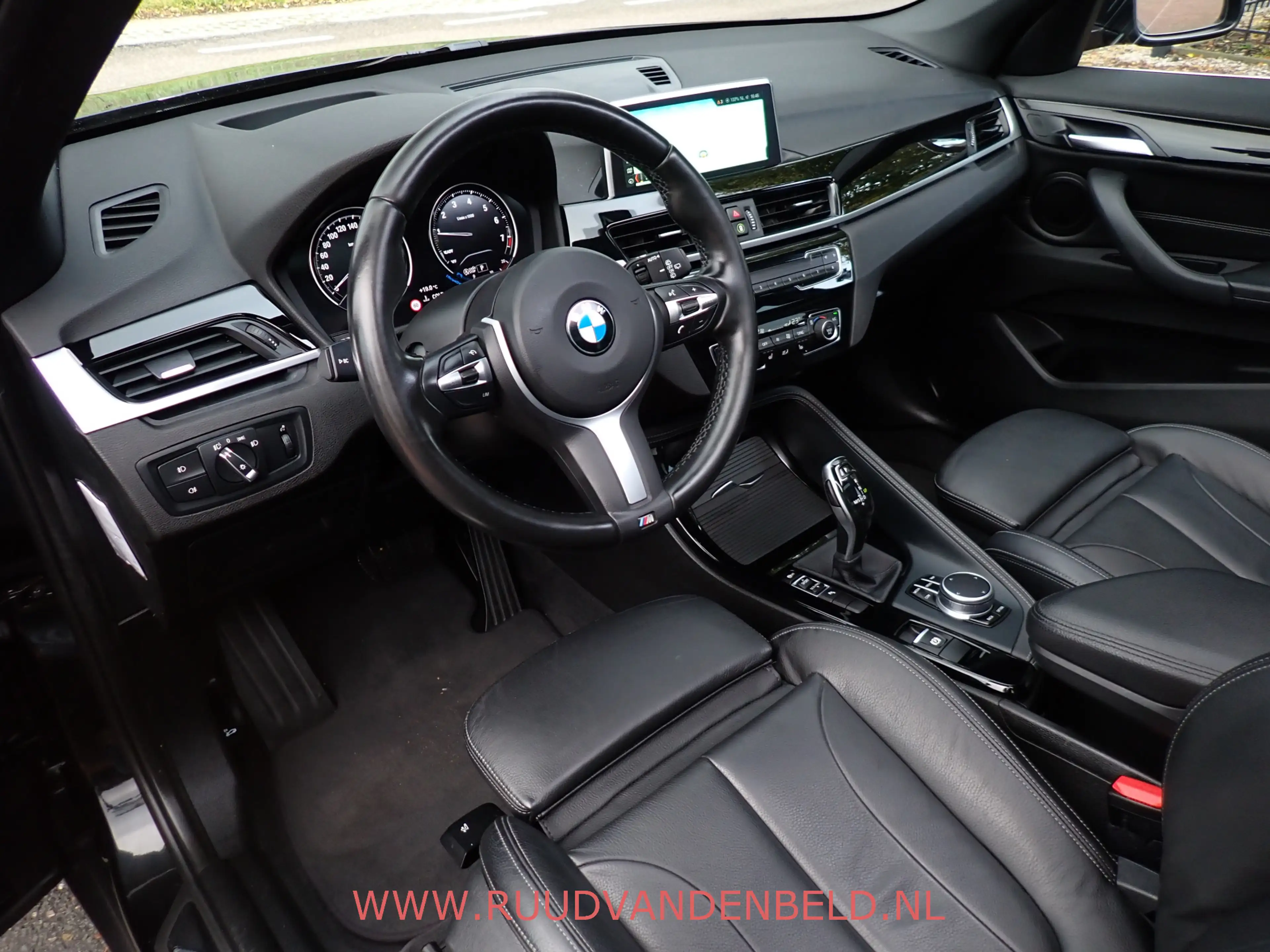 BMW X1 2.0i S-DRIVE PANODAK / CAMERA / HEAD-UP / SPORTLEE — photo 9