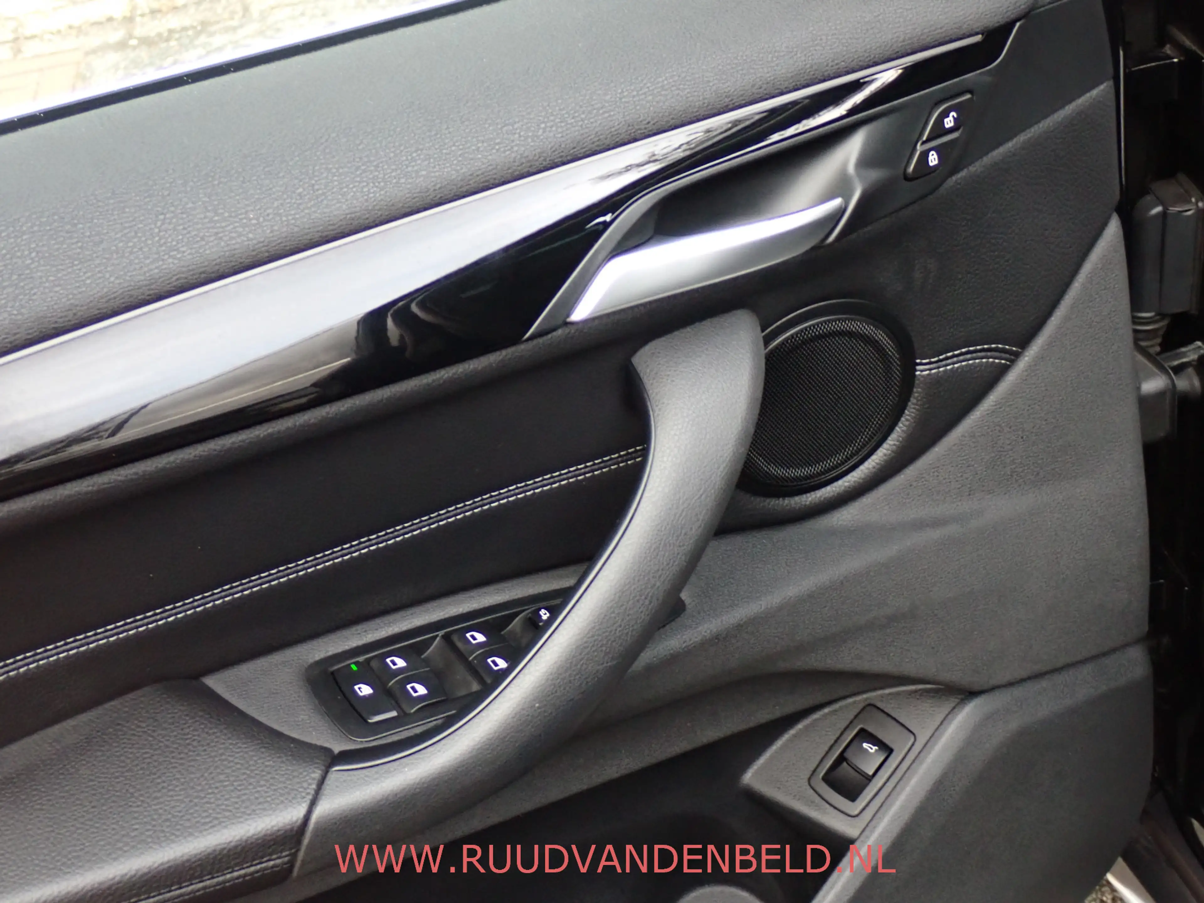BMW X1 2.0i S-DRIVE PANODAK / CAMERA / HEAD-UP / SPORTLEE — photo 12