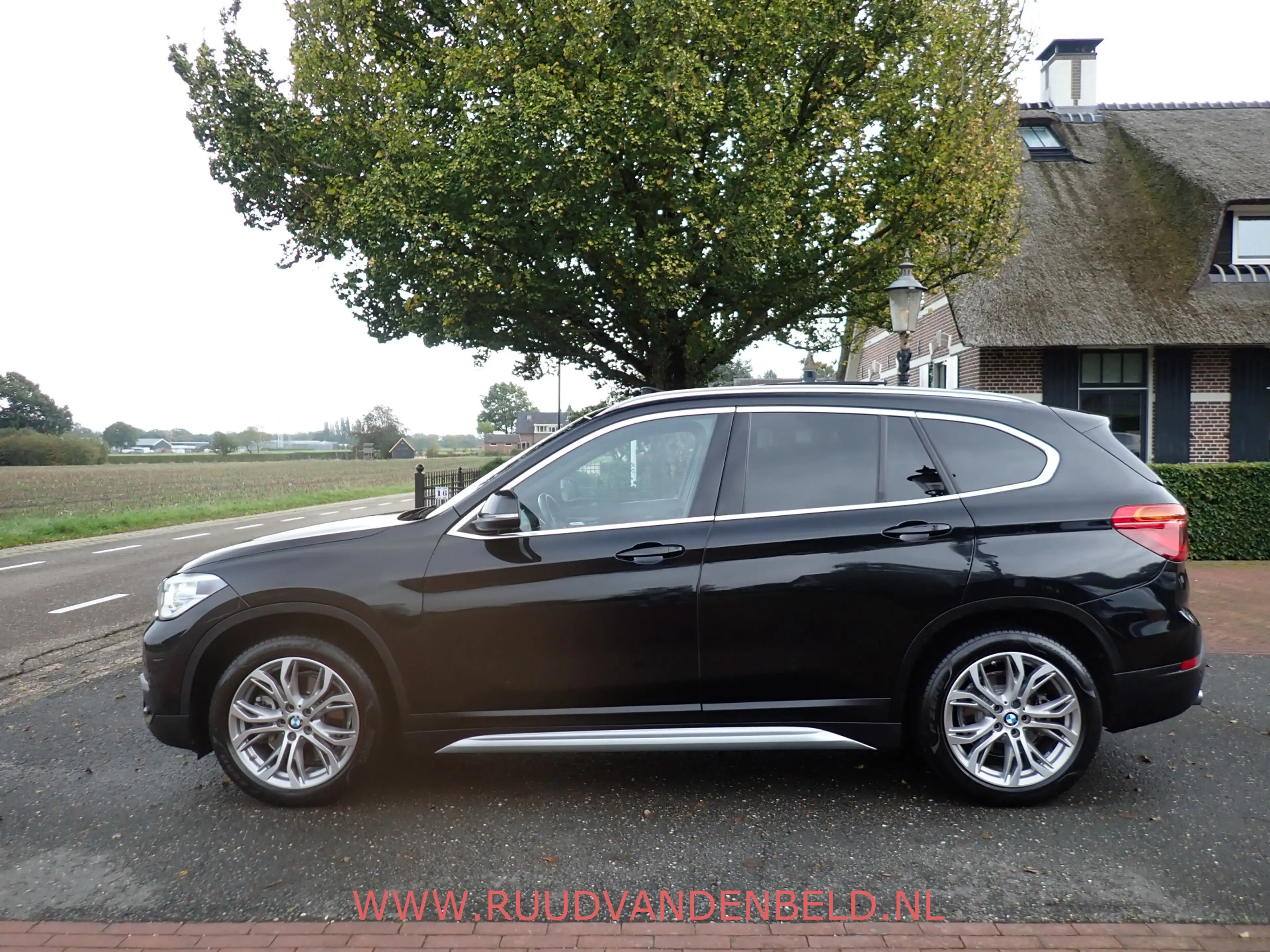 BMW X1 2.0i S-DRIVE PANODAK / CAMERA / HEAD-UP / SPORTLEE — photo 6