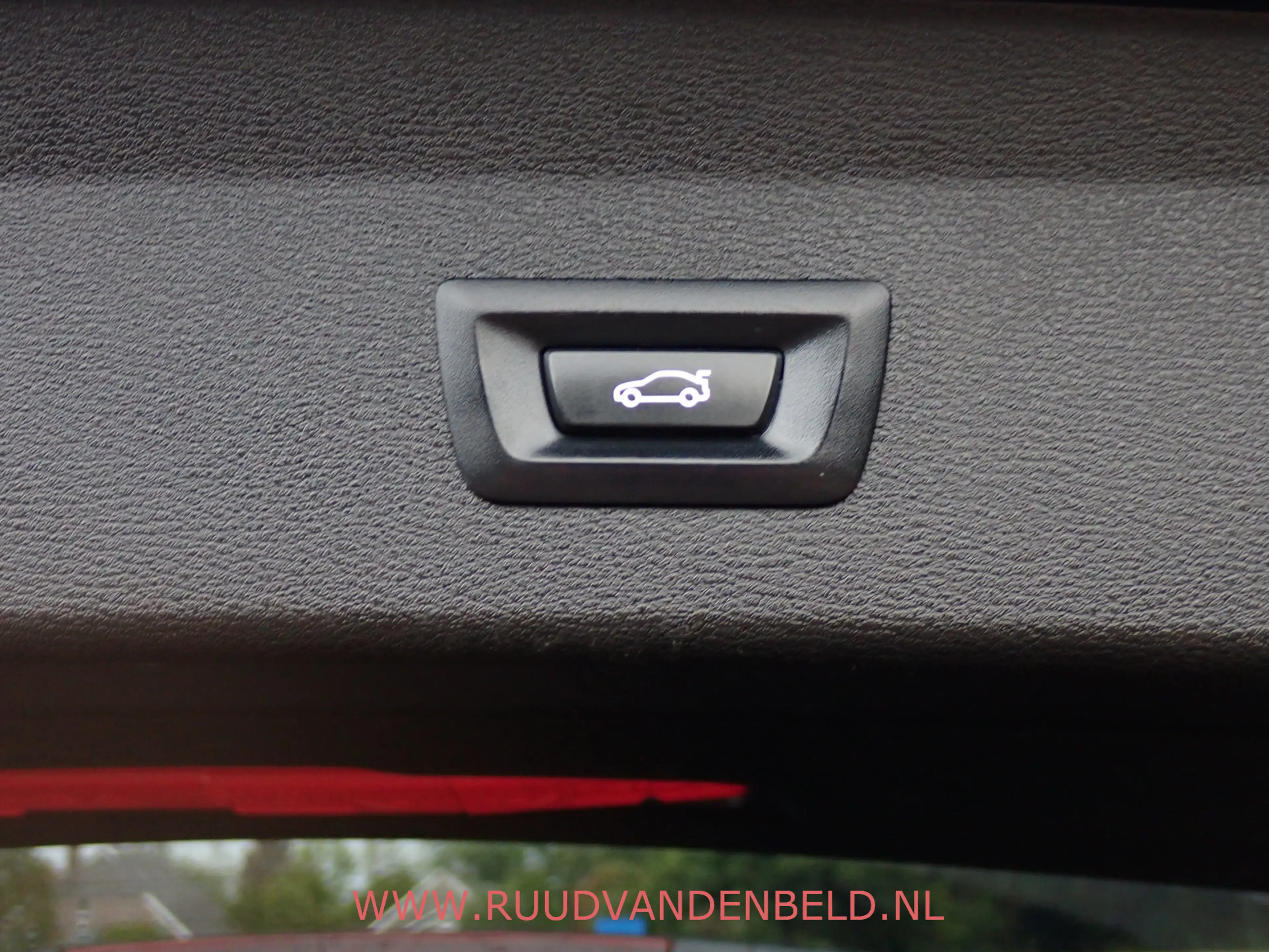 BMW X1 2.0i S-DRIVE PANODAK / CAMERA / HEAD-UP / SPORTLEE — photo 34