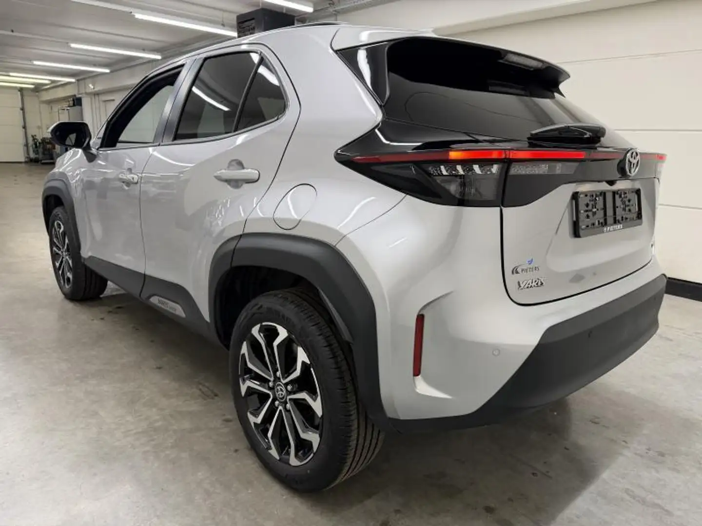 Toyota Yaris Cross Dynamic Plus + Executive Pack Silber - 2