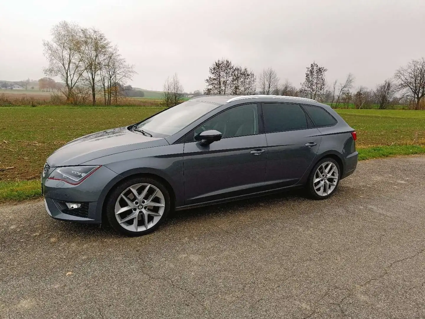 SEAT Leon Leon ST FR 2,0 TDI CR Start-Stopp DSG Grau - 1
