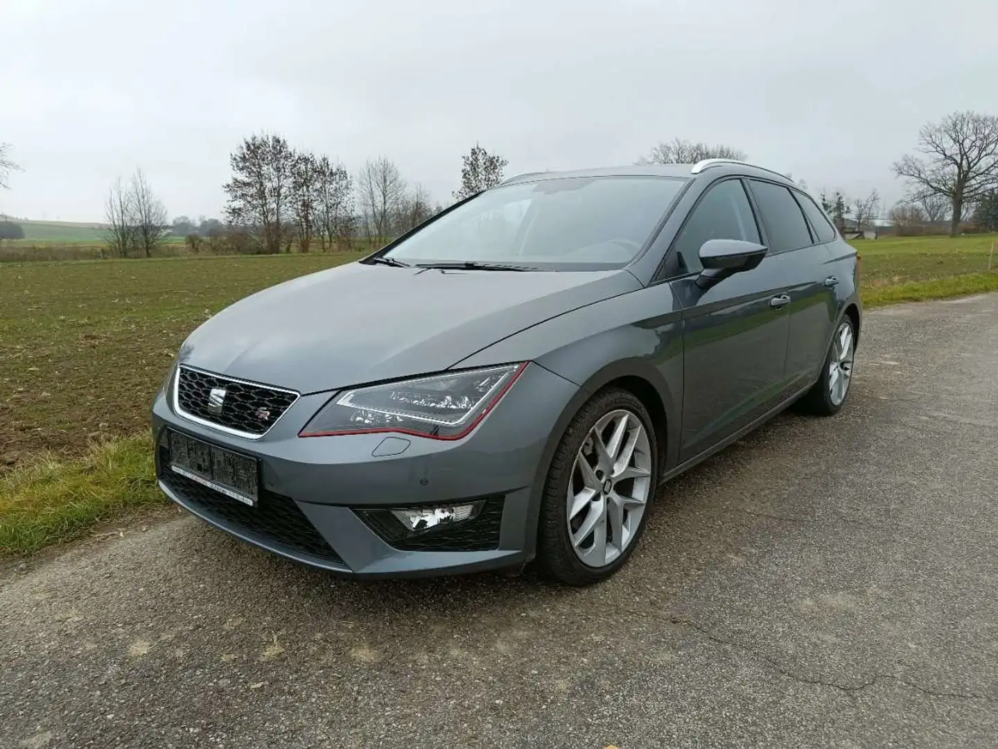 SEAT Leon Leon ST FR 2,0 TDI CR Start-Stopp DSG Grau - 2