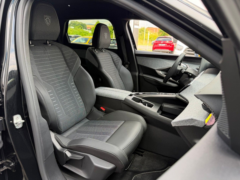 Peugeot 5008 Hybrid 145 GT Full-LED *ACC*Keyless*19"* — photo 11