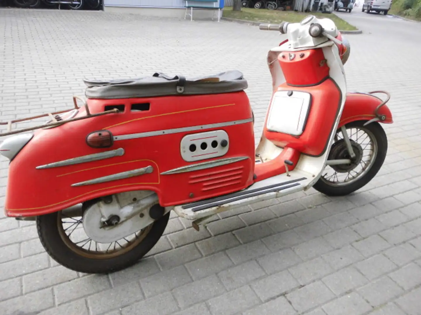 Jawa Tatran Roller Oldtimer in Rot gebraucht in Calau für € 1.300,-
