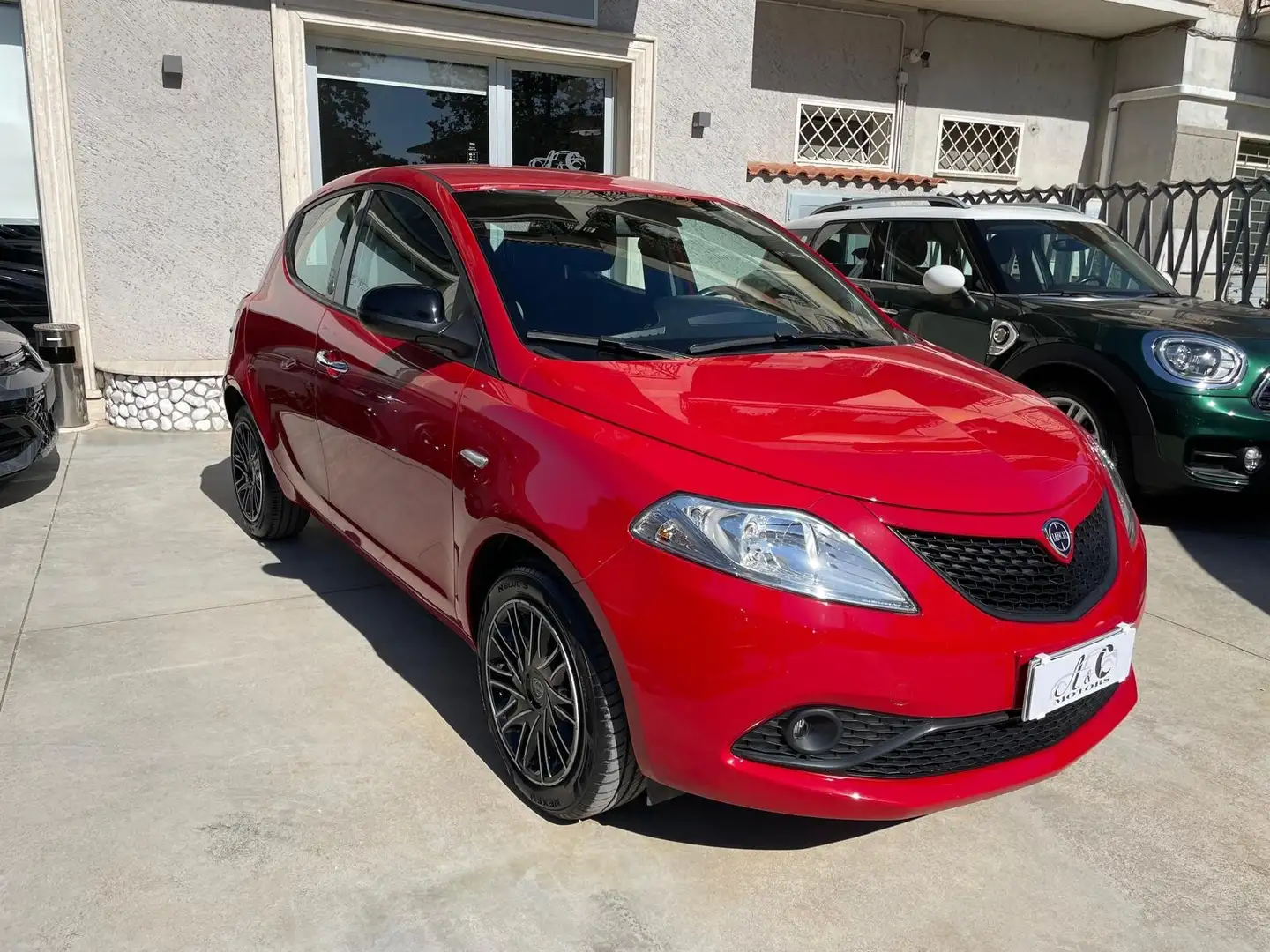 Lancia Ypsilon 1.0 FireFly 5 porte S&S Hybrid Ecochic Silver Rosso - 1